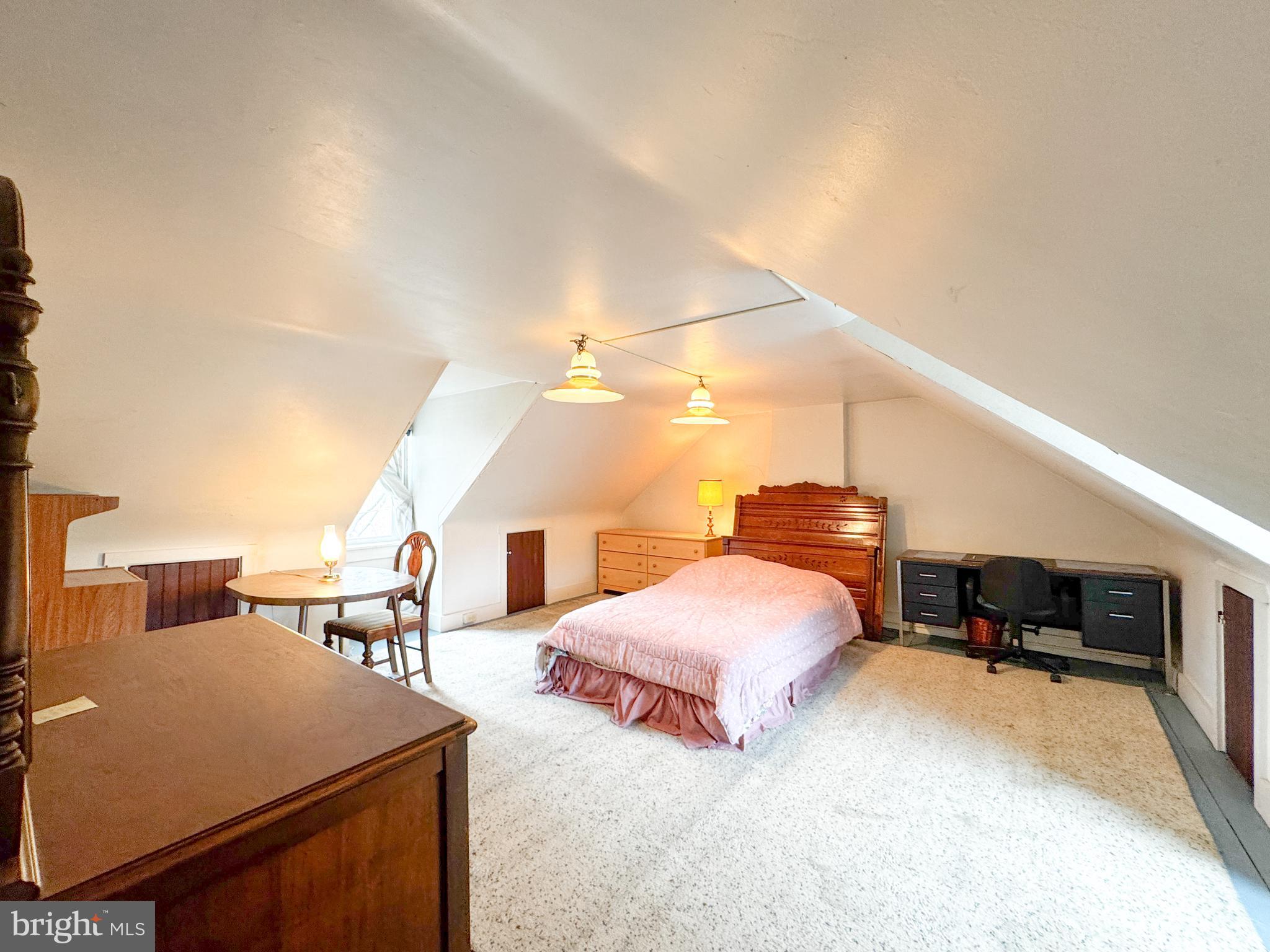 CHESTNUT HILL - Residential