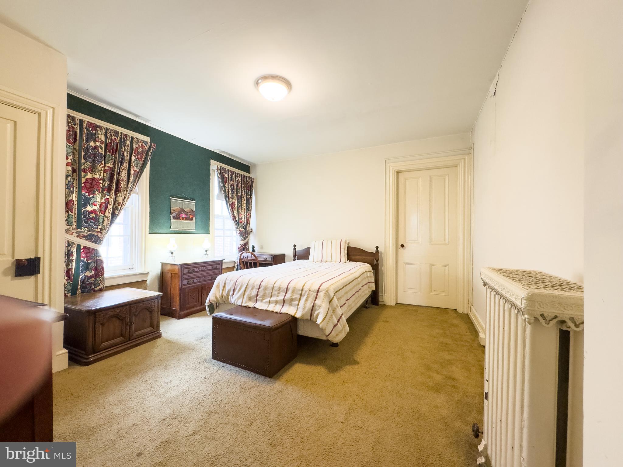 CHESTNUT HILL - Residential