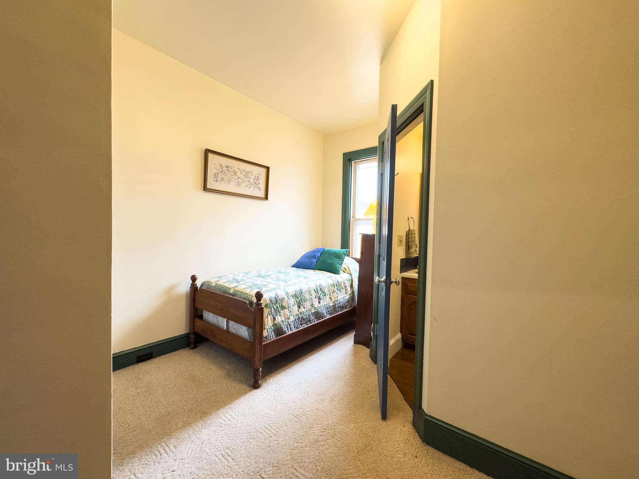 CHESTNUT HILL - Residential