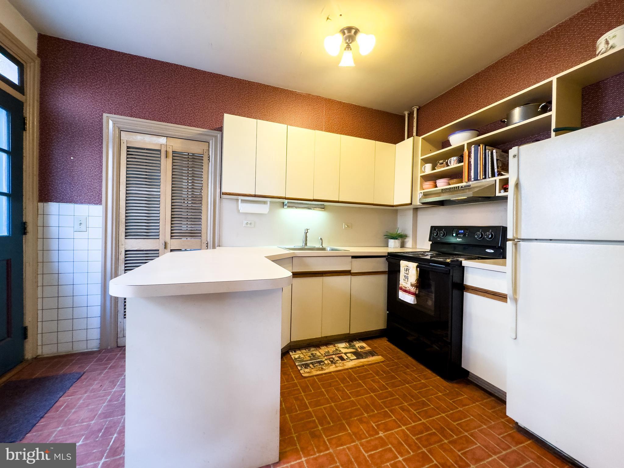 CHESTNUT HILL - Residential