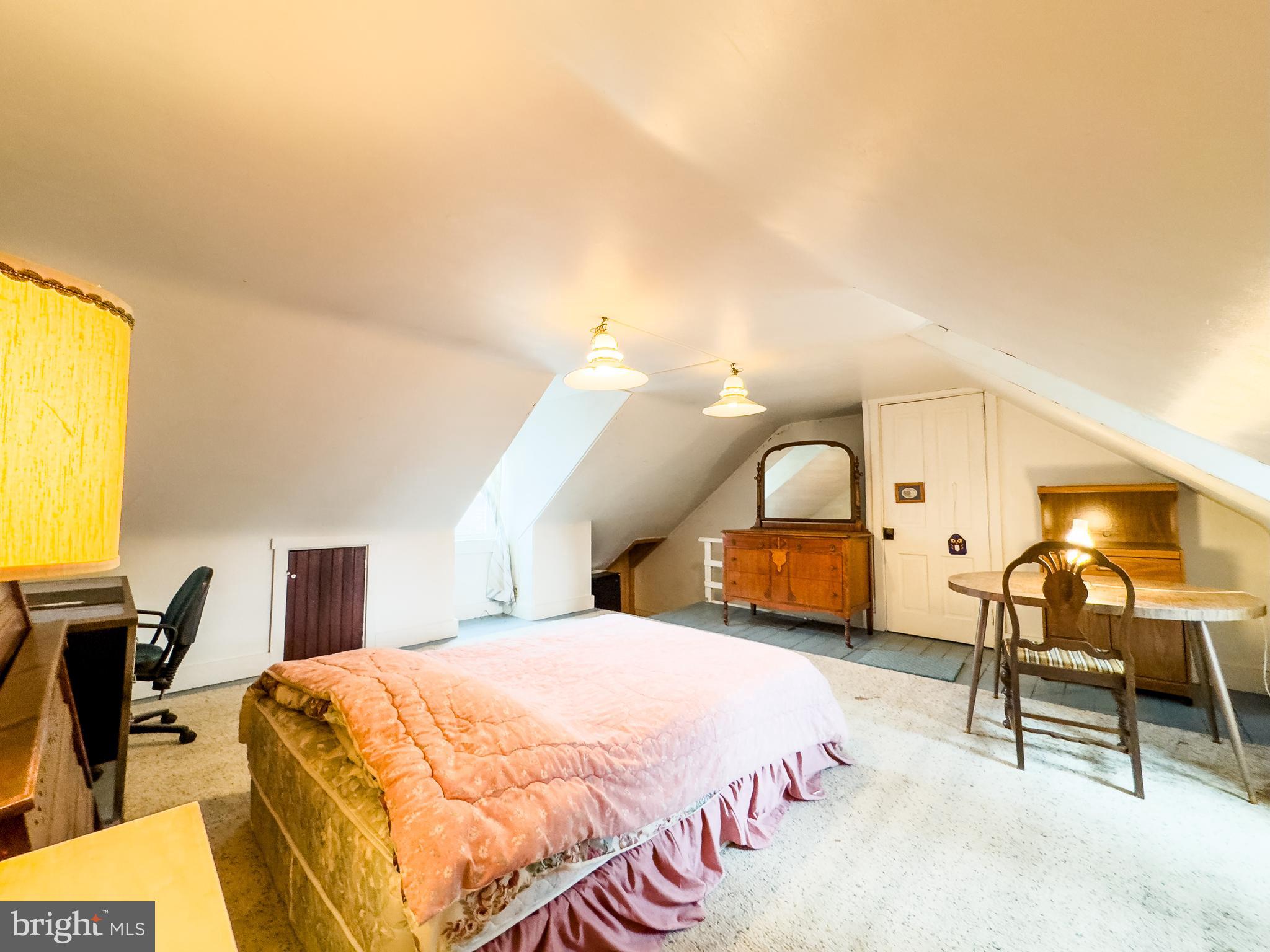 CHESTNUT HILL - Residential