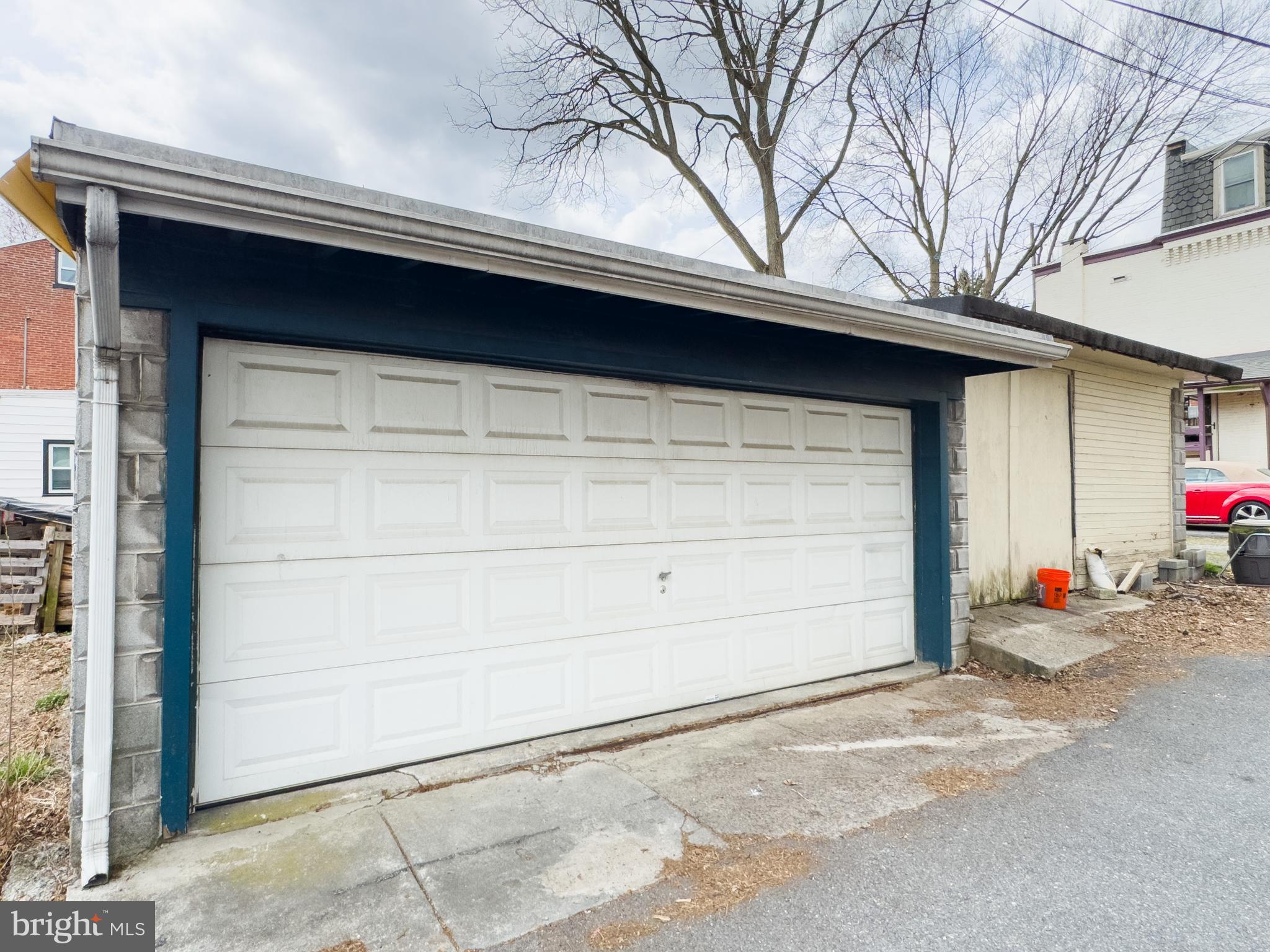 CHESTNUT HILL - Residential