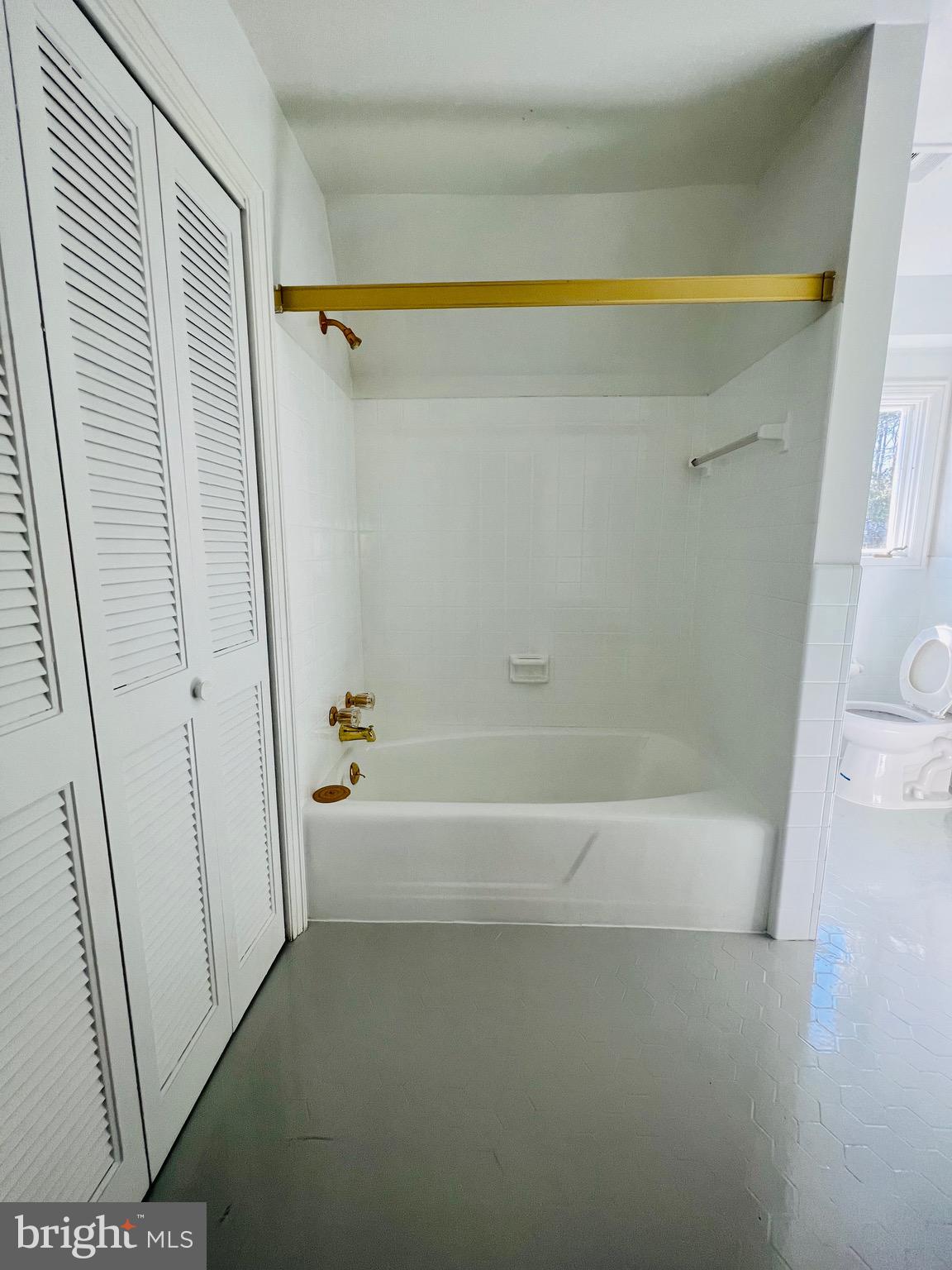 TANTALLON ON THE POTOMAC - Residential Lease