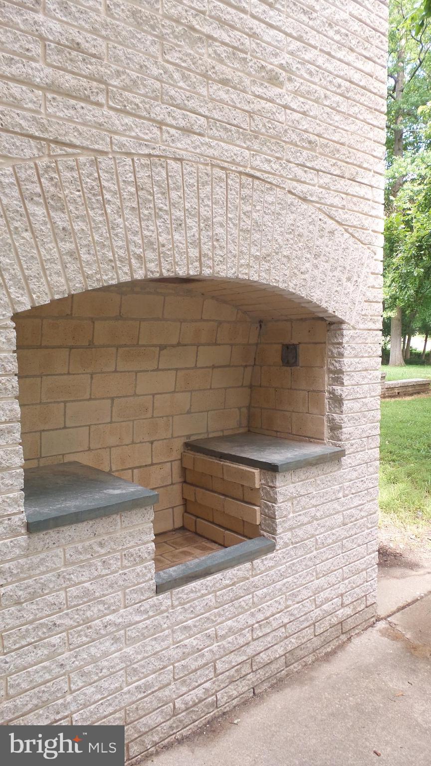 TANTALLON ON THE POTOMAC - Residential Lease