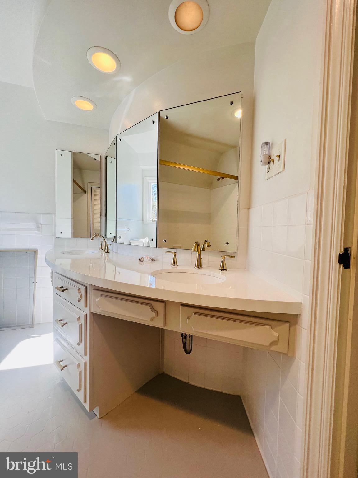 TANTALLON ON THE POTOMAC - Residential Lease