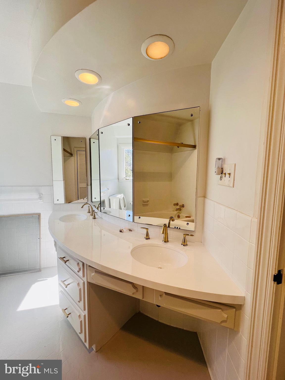 TANTALLON ON THE POTOMAC - Residential Lease