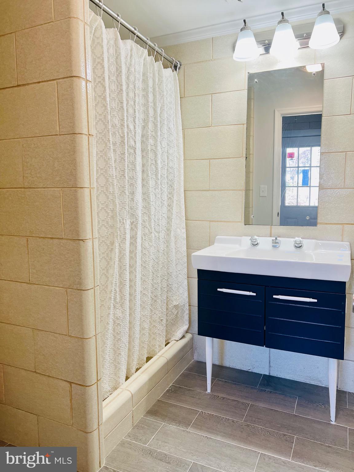 TANTALLON ON THE POTOMAC - Residential Lease