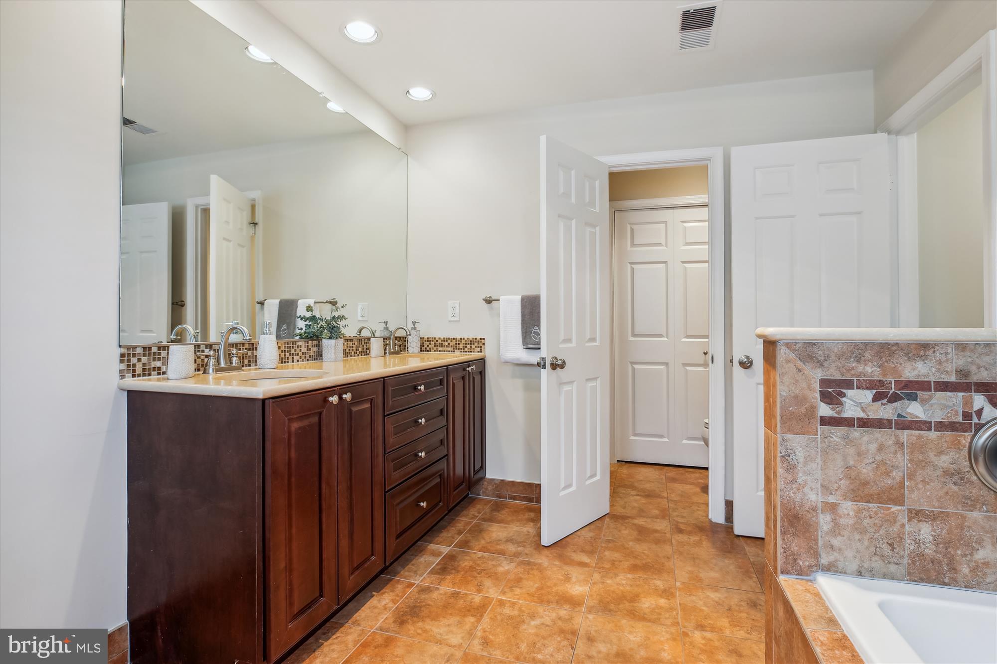 TIMBERLAWN - Residential