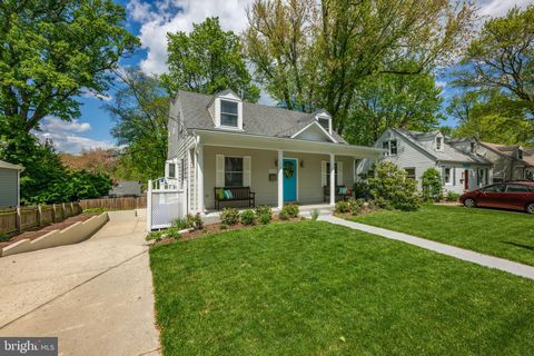 Photo of 3019 Fayette Road, Kensington, MD 20895 (MLS # MDMC2129406) Photo of 3019 Fayette Road, Kensington, MD 20895 (MLS # MDMC2129406)