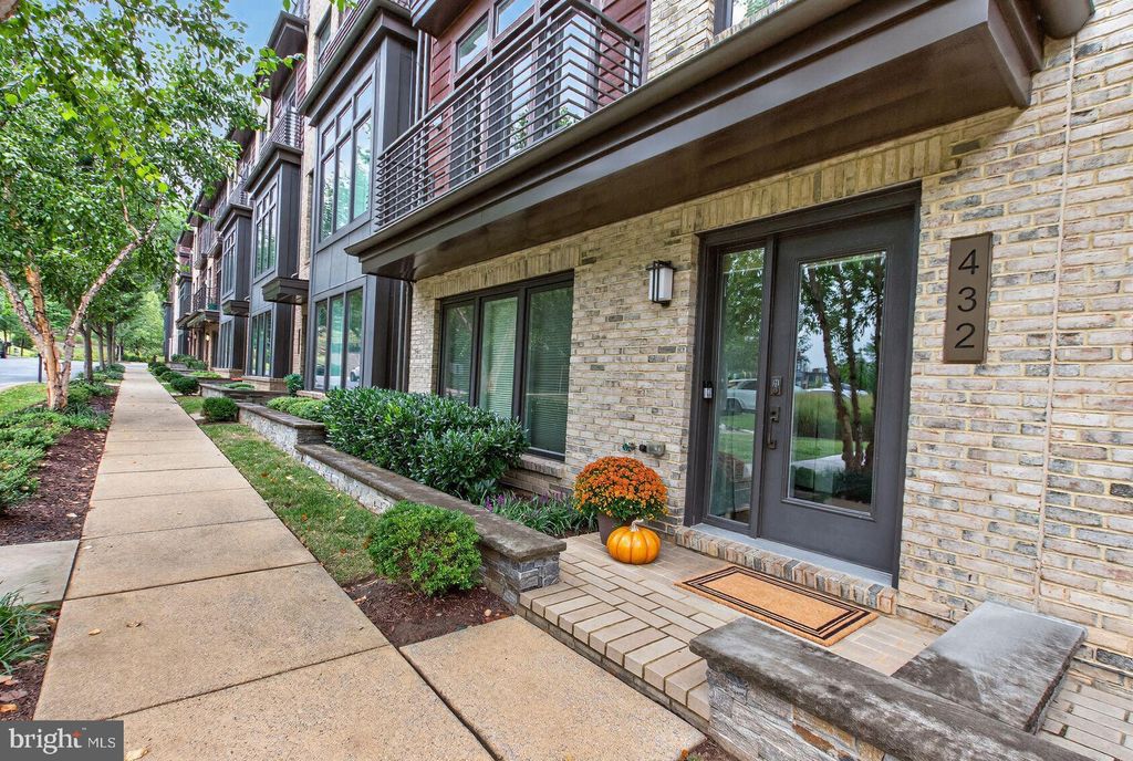 Photo of 432 Barlow Place, BETHESDA, MD 20814 (MLS # MDMC2200500)