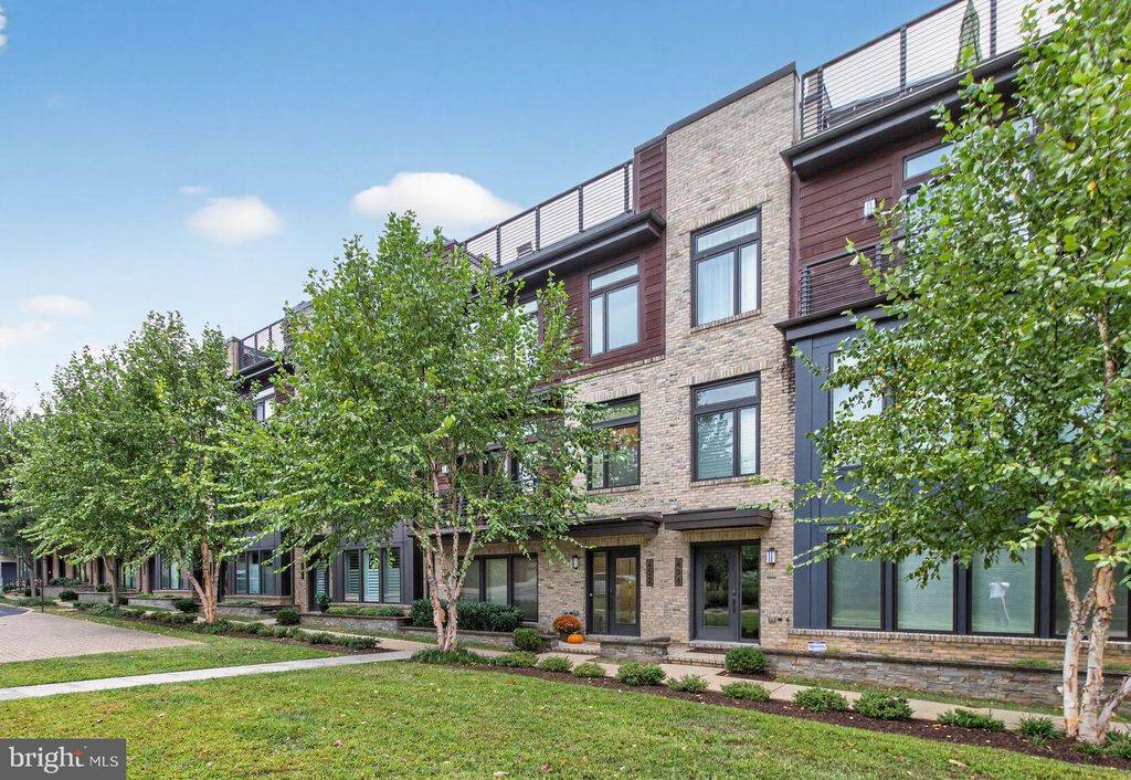 Photo of 432 Barlow Place, BETHESDA, MD 20814 (MLS # MDMC2200500)