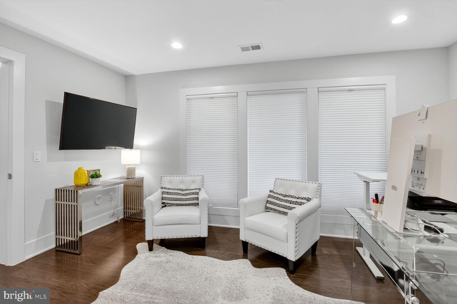 GROSVENOR HEIGHTS - Residential