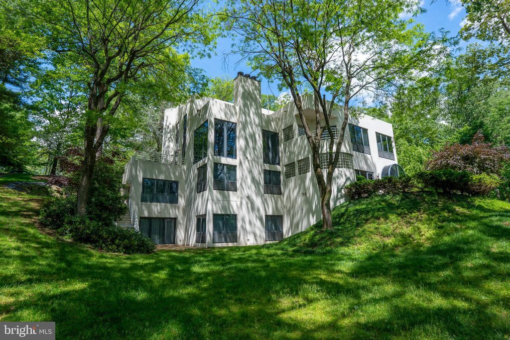 Photo of 910 Pennwood Circle, LANCASTER, PA 17601 (MLS # PALA2087616)