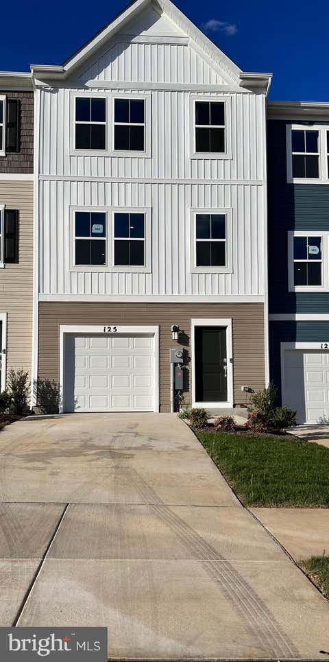 Townhouse For Rent - 125 Brashear Ct Ct<br/> Berkeley County, MARTINSBURG, WV 25403