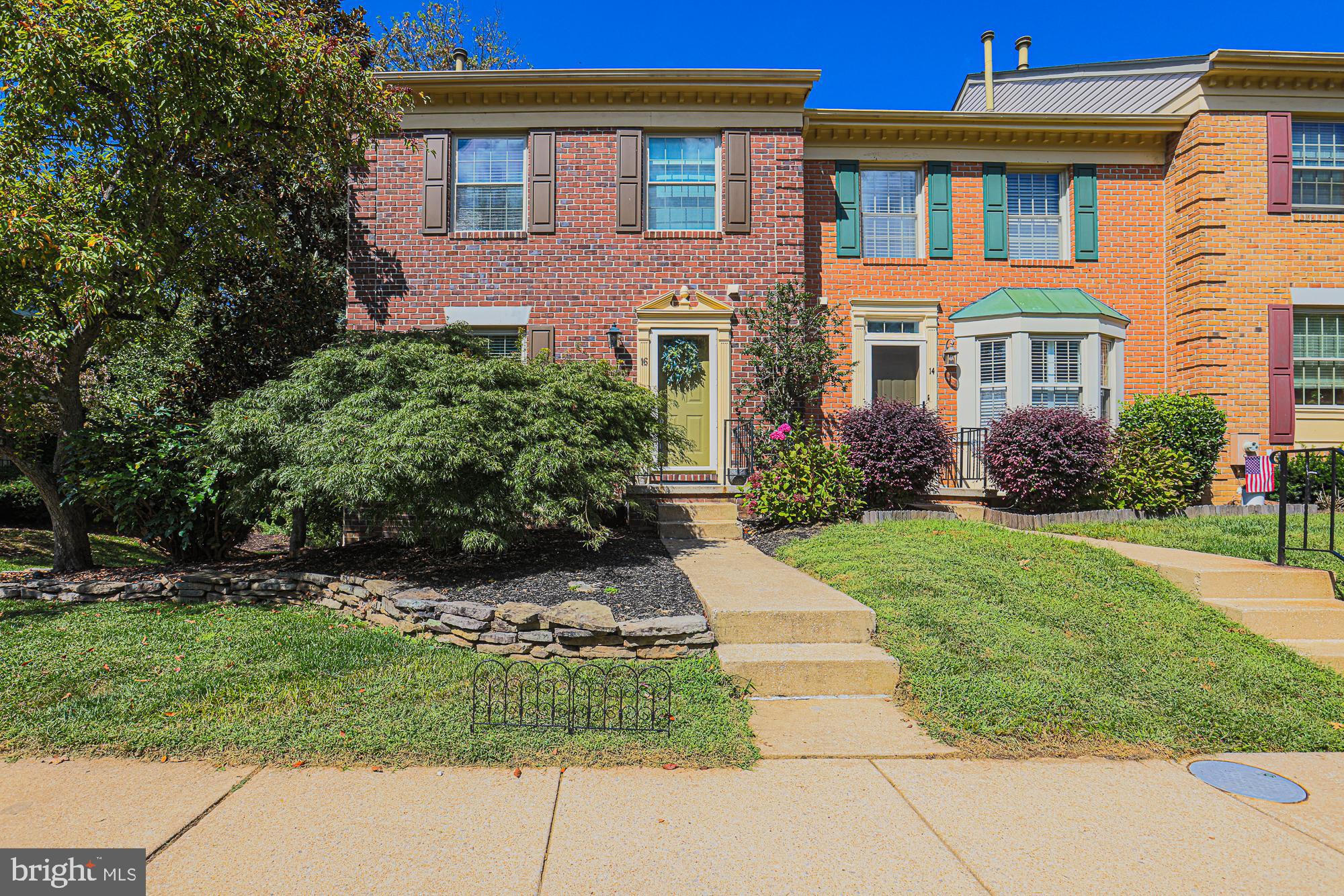 16 MEADOW RUN COURT