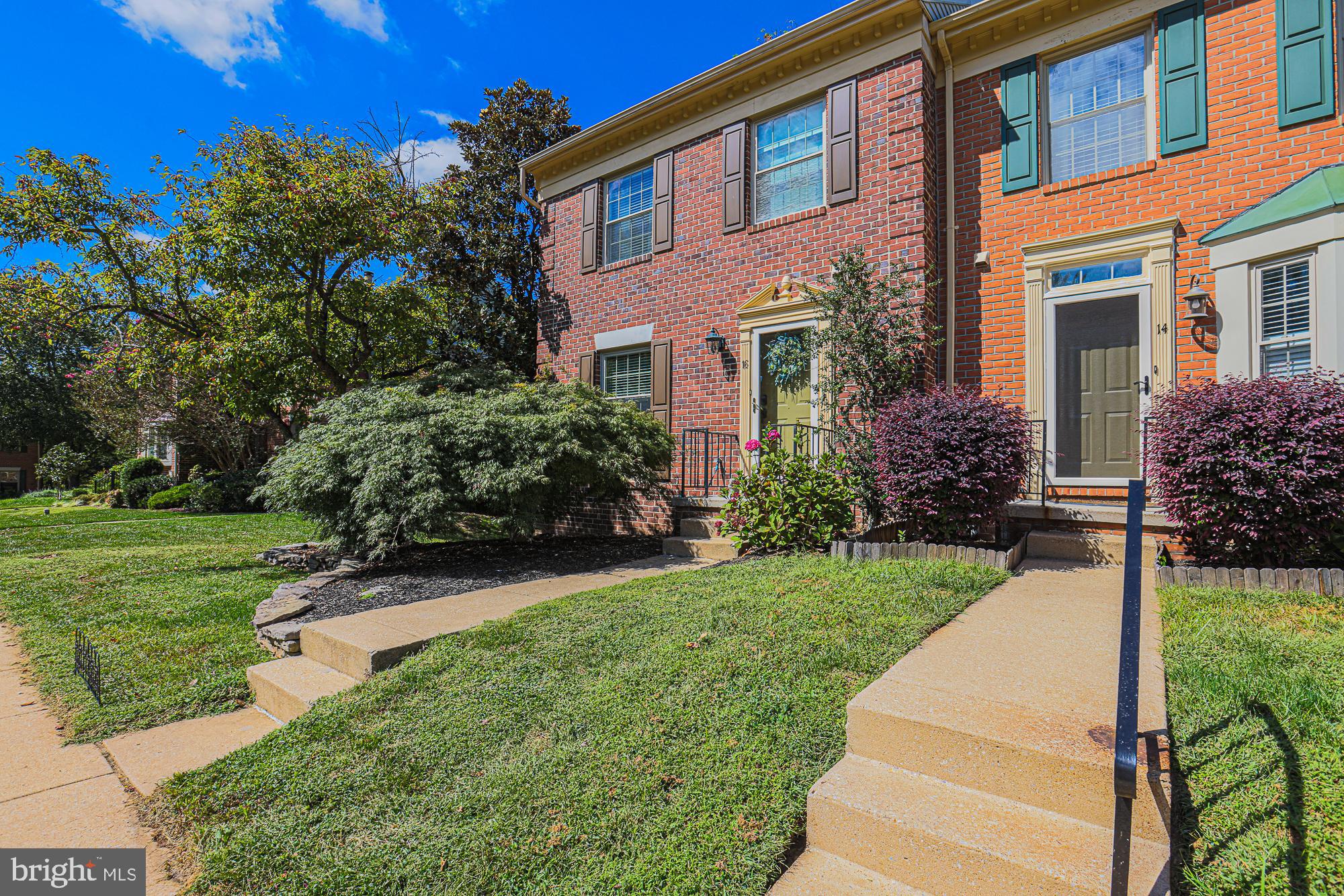 16 MEADOW RUN COURT