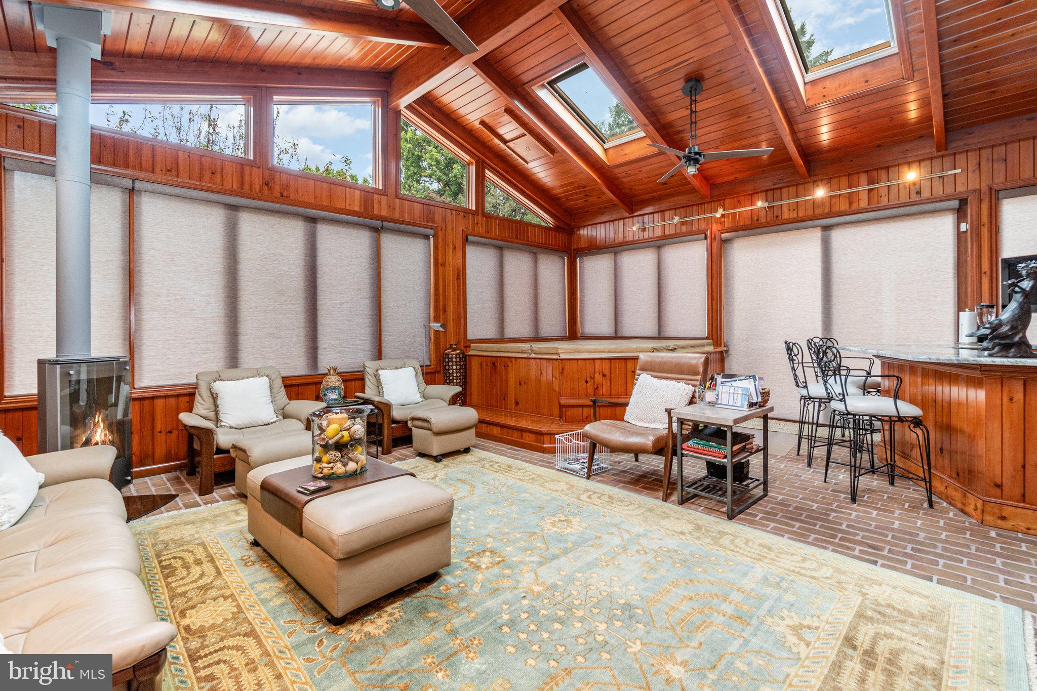 1446 S MOUNTAIN ROAD