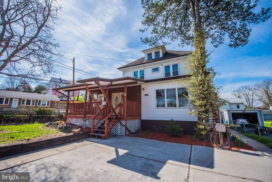 Traditional Home in the Historic town of Berkeley Springs WV. An excellent choice for a large family, close to schools, 5 to 6 bedrooms. Living room / antique pocket door, coal stove, Den / Study. 2nd floor is already designed as apartment for added possibilities. Excellent location for office / studio on the main and live above. Fenced yard, 20 x 20 work shop. Move in Ready so call today!