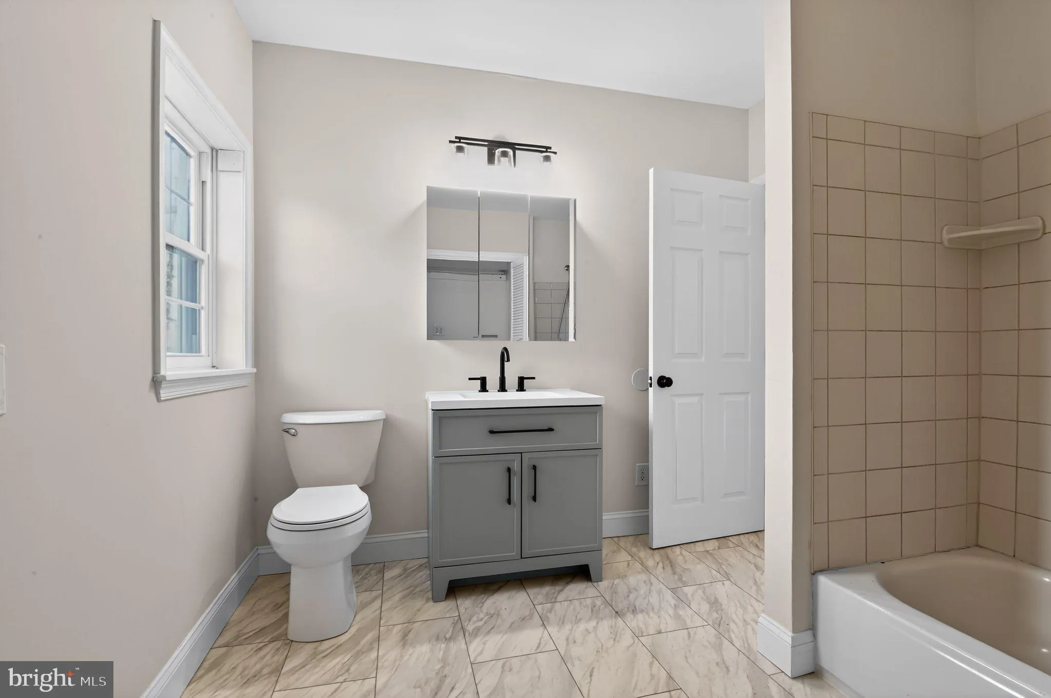 Millville, New Jersey 08332, United States, 3 Bedrooms Bedrooms, ,1 BathroomBathrooms,Residential,Active,254571