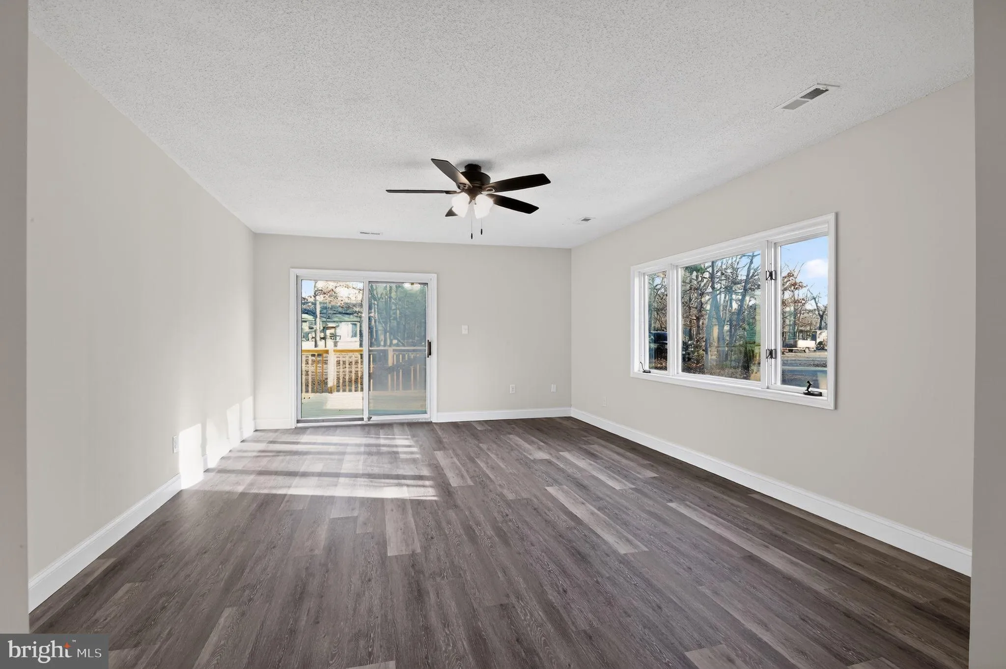 Millville, New Jersey 08332, United States, 3 Bedrooms Bedrooms, ,1 BathroomBathrooms,Residential,Active,254571