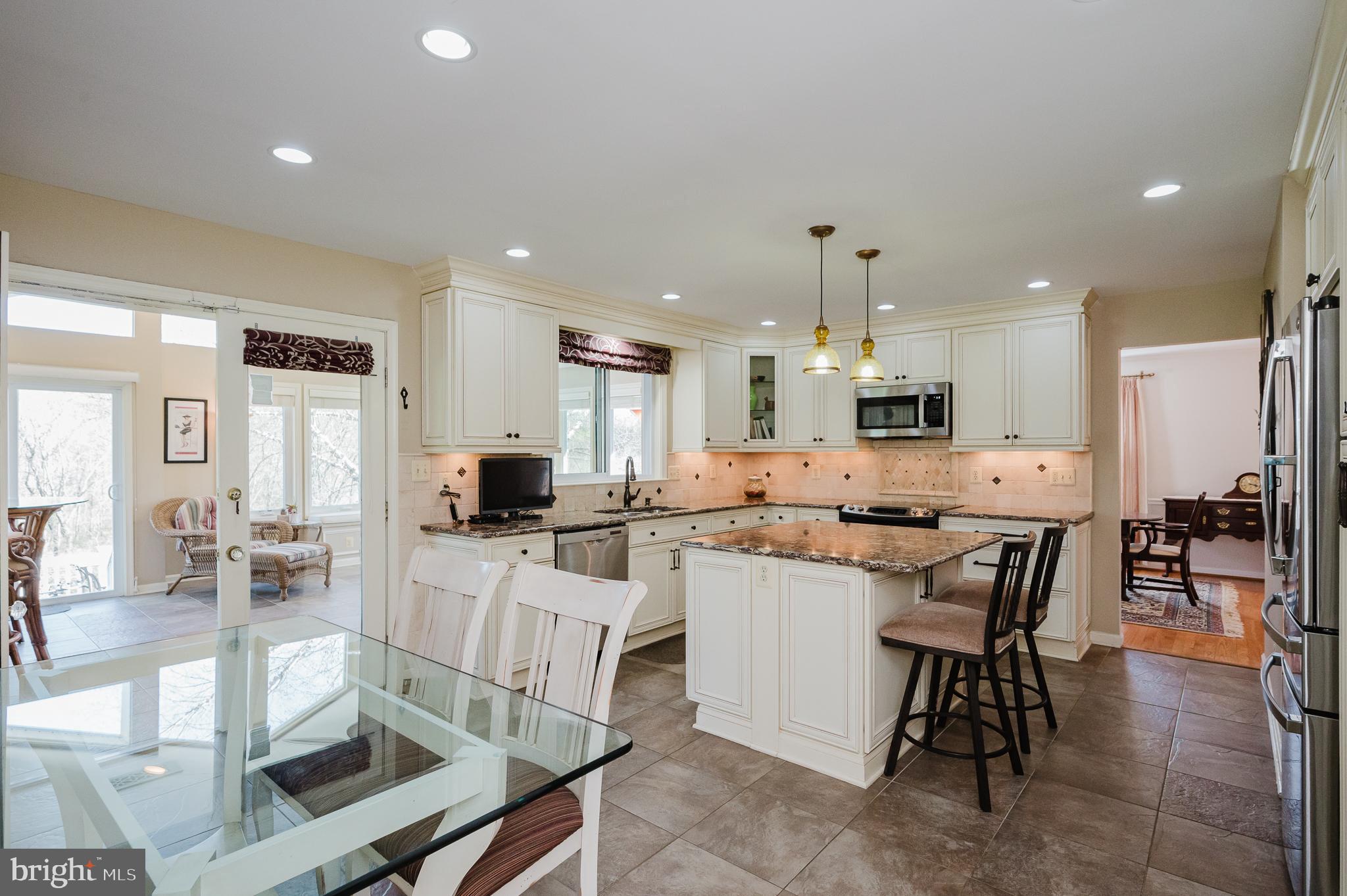 7 COUNTRY HILL COURT