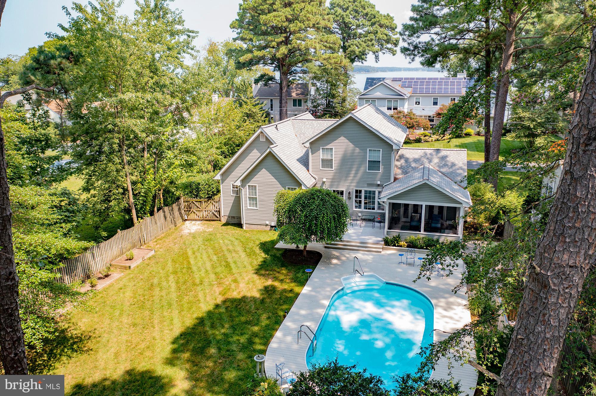 925 RIVERVIEW TERRACE