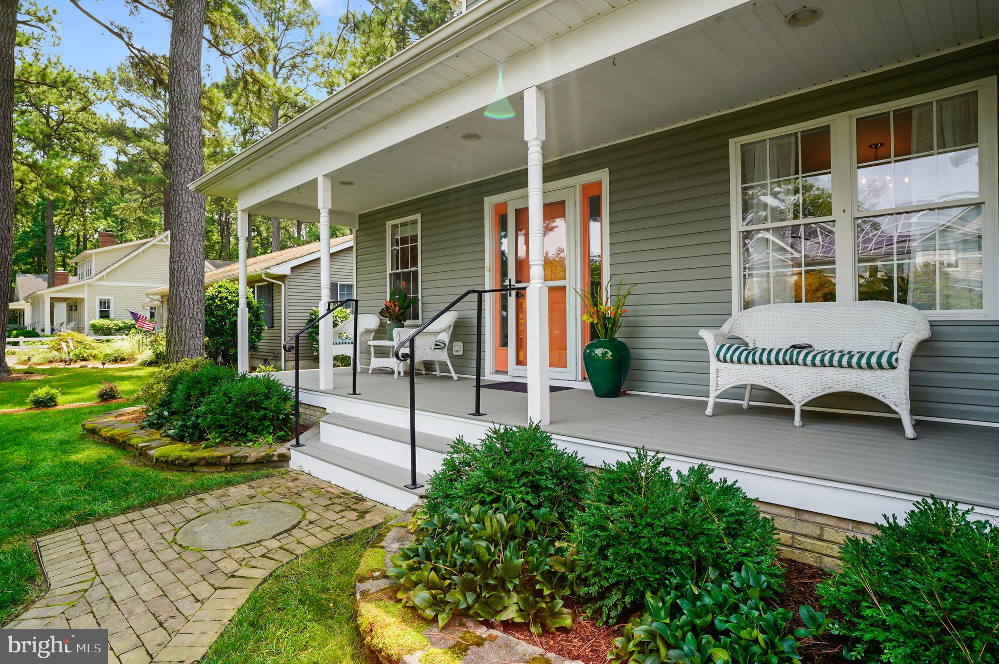 925 RIVERVIEW TERRACE