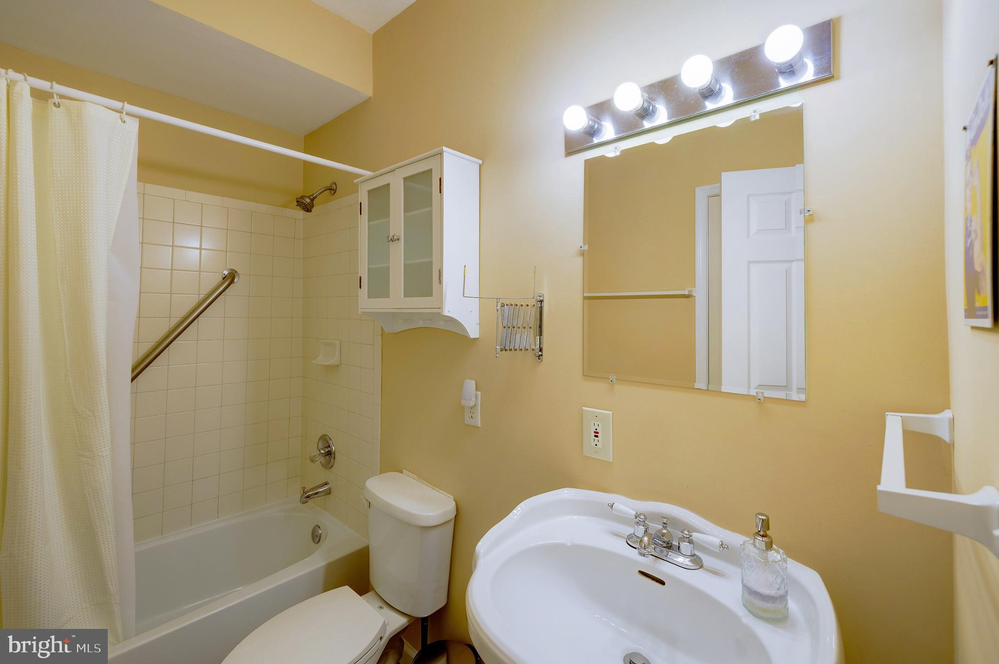 KENTLANDS MIDTOWN - Residential Lease