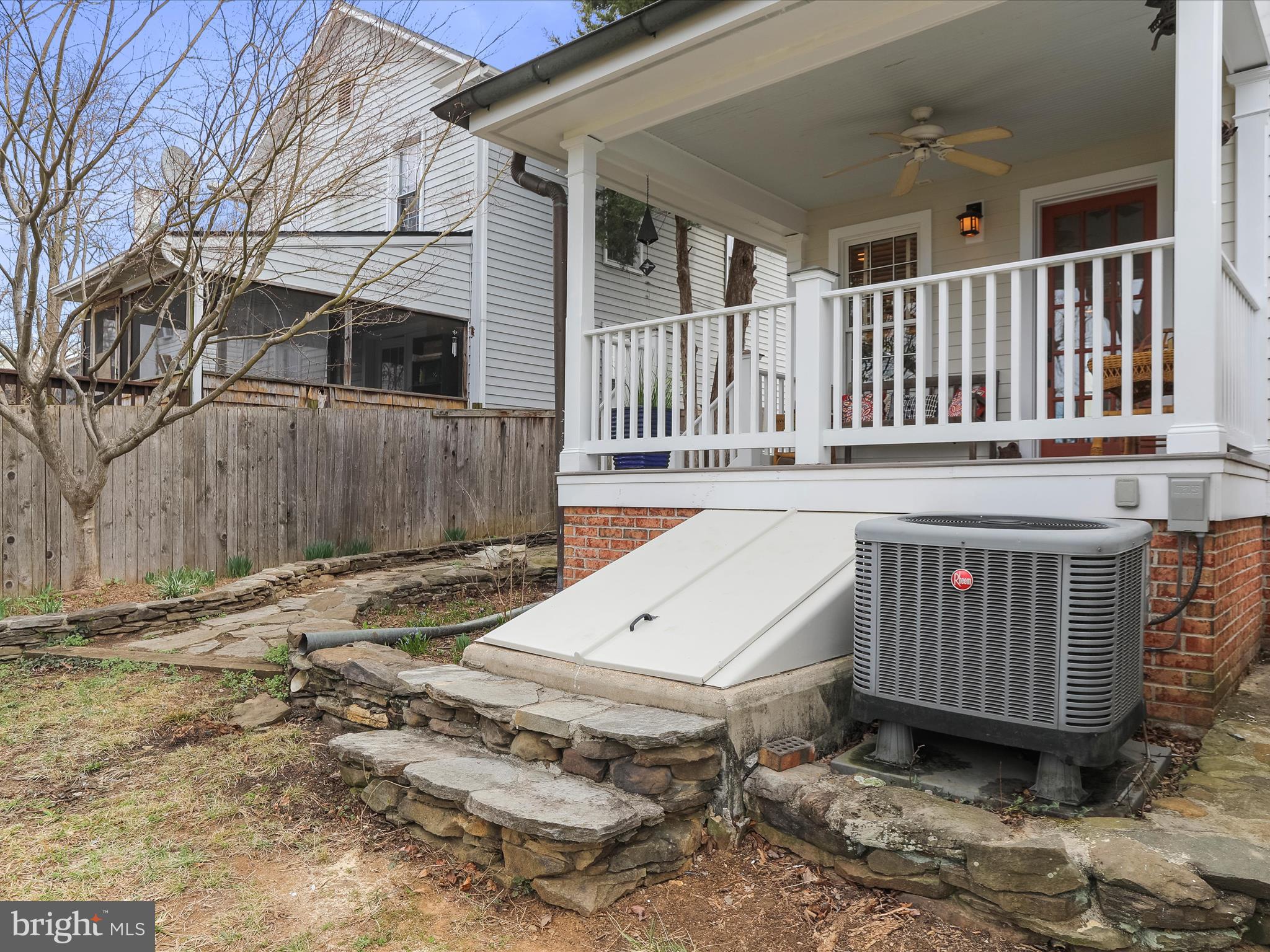 CHARLES TOWN - Residential