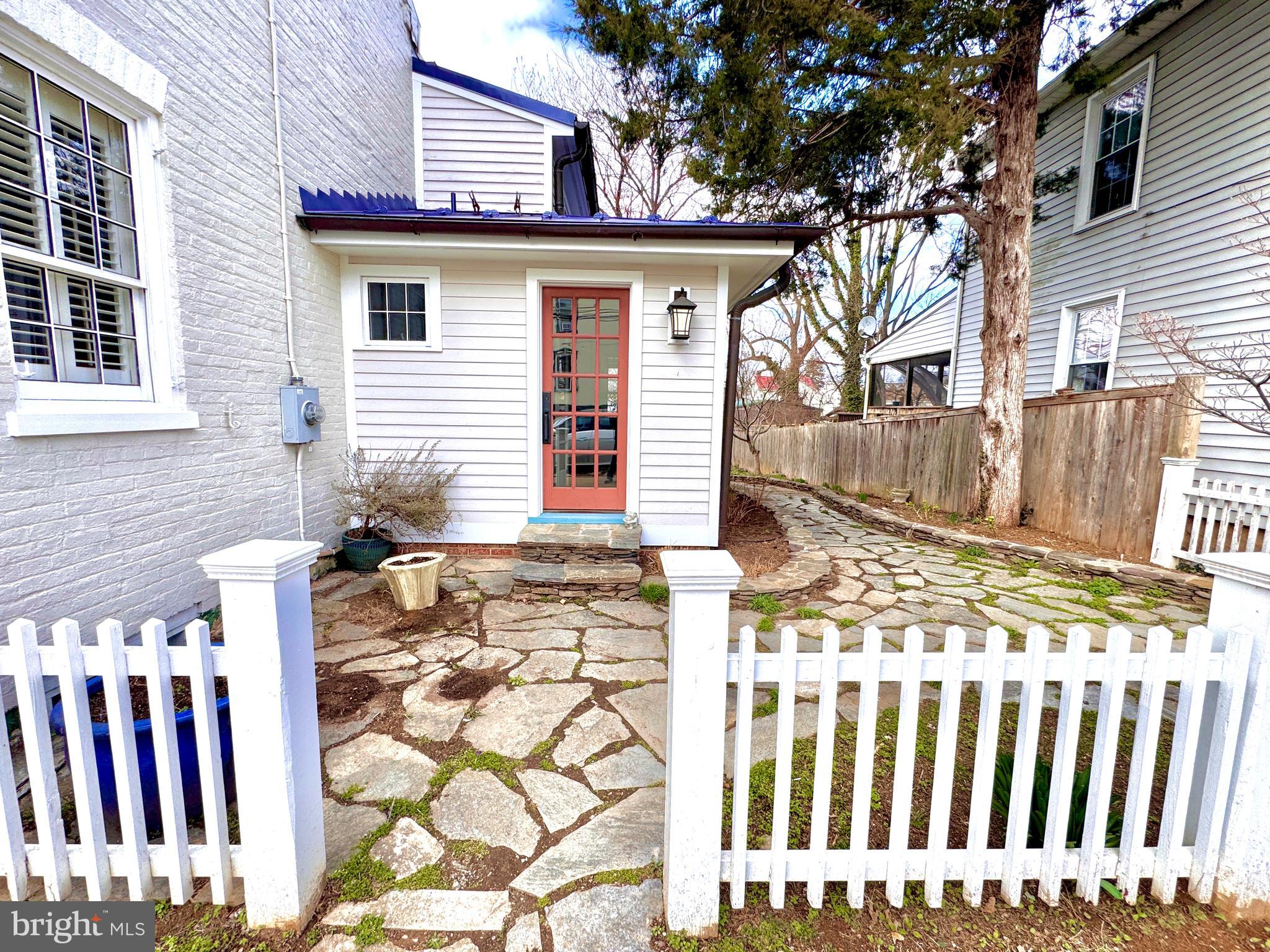 CHARLES TOWN - Residential