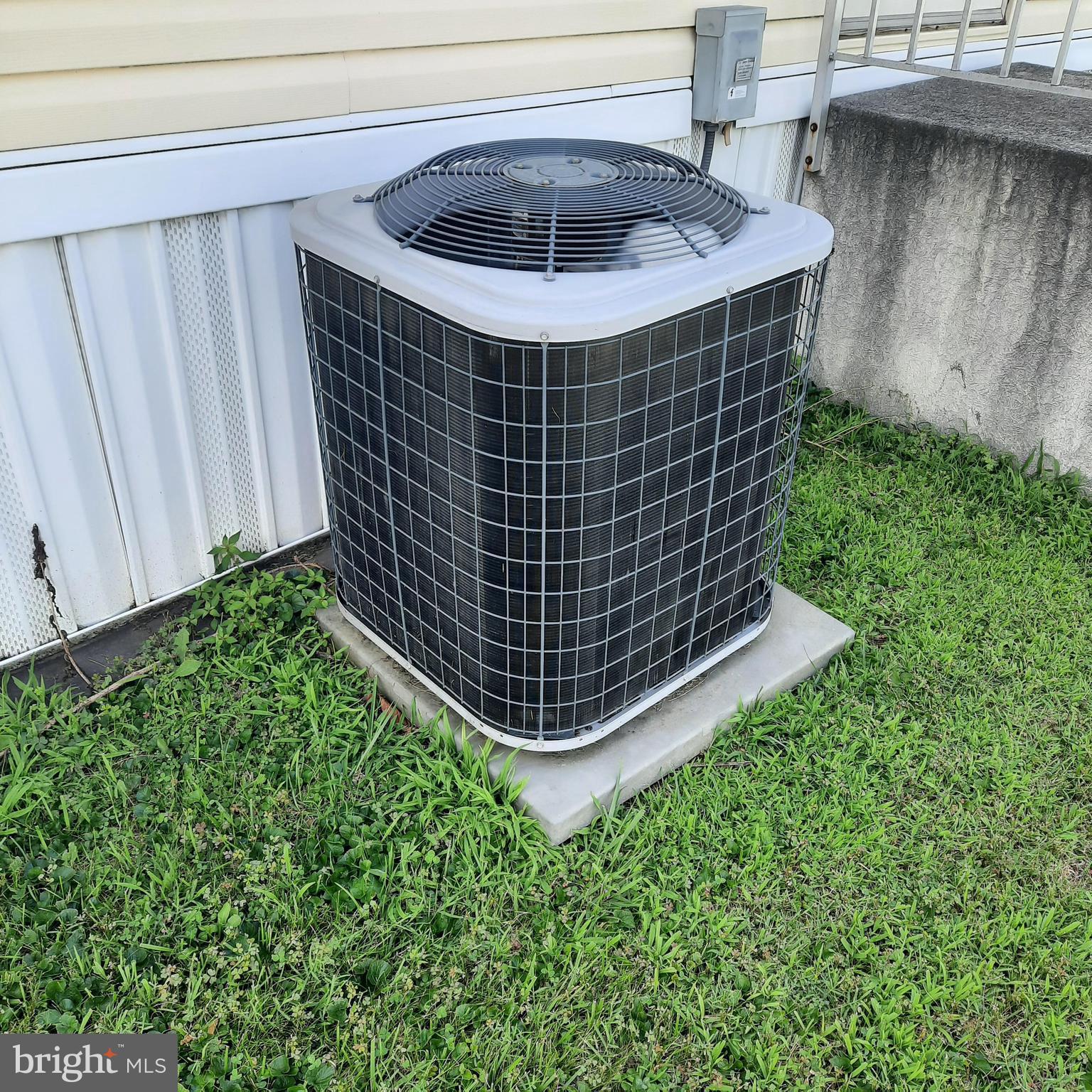 LAUREL COMMONS - Residential