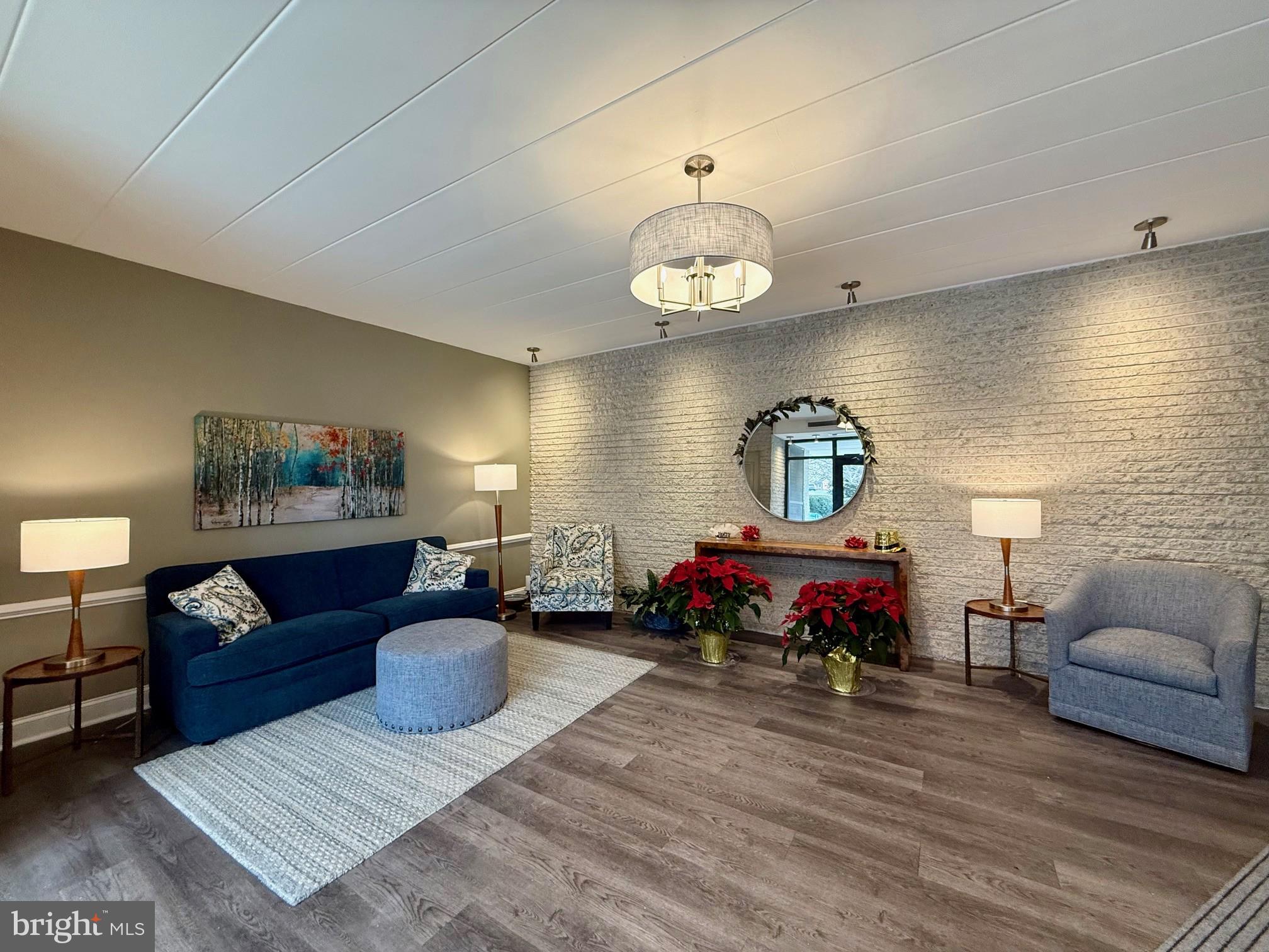 2300 RIDDLE AVENUE 208