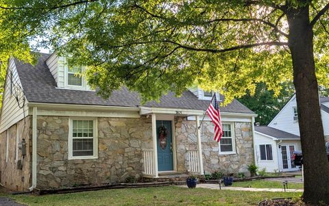 Photo of 2505 Popkins Lane, ALEXANDRIA, VA 22306 (MLS # VAFX2305532)