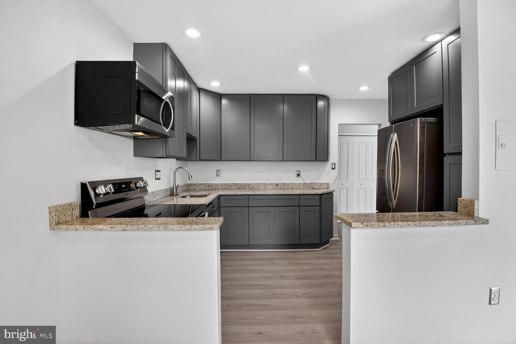 9702 KINGSBRIDGE DRIVE 302