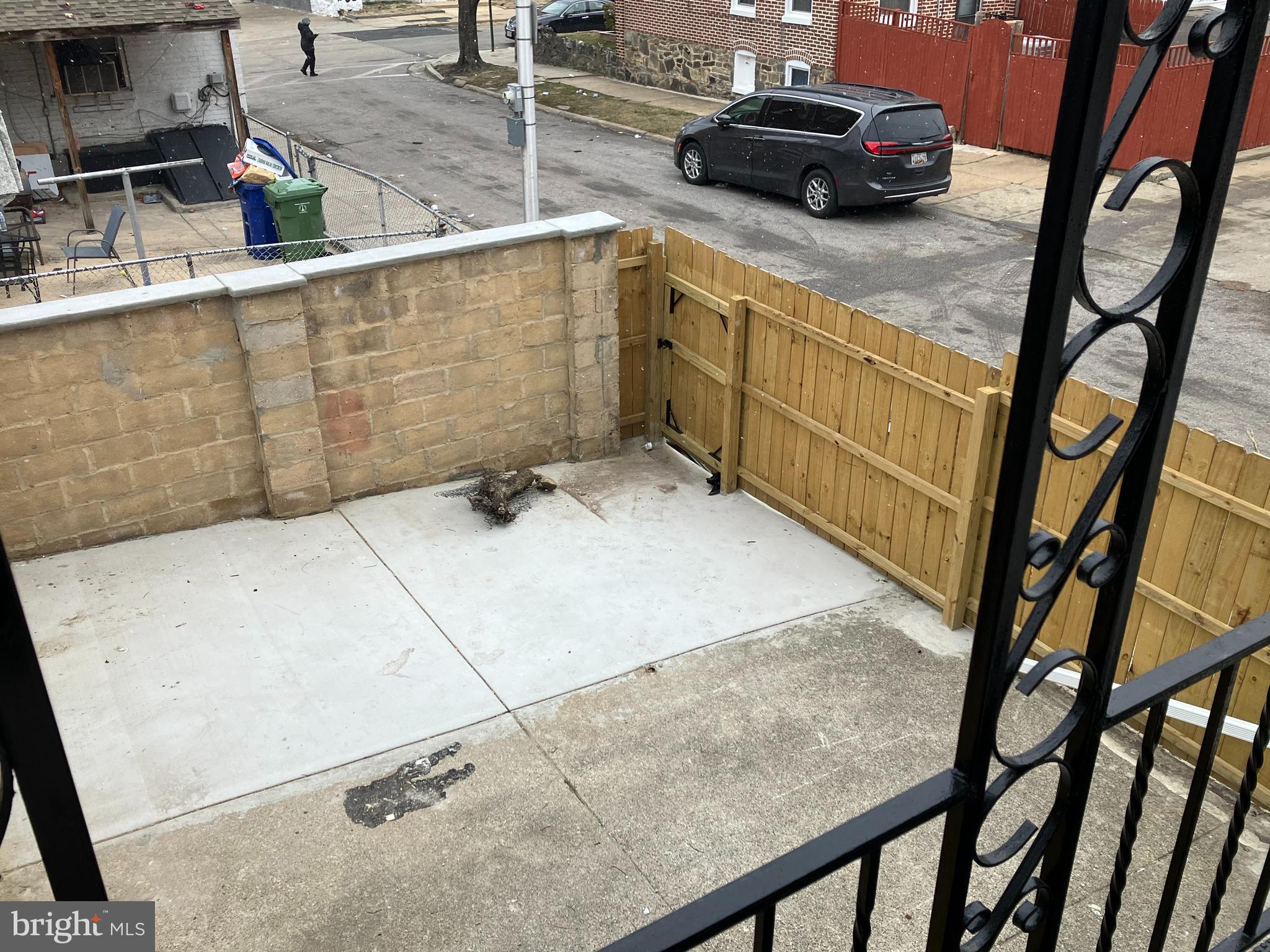 FOUR BY FOUR - Residential