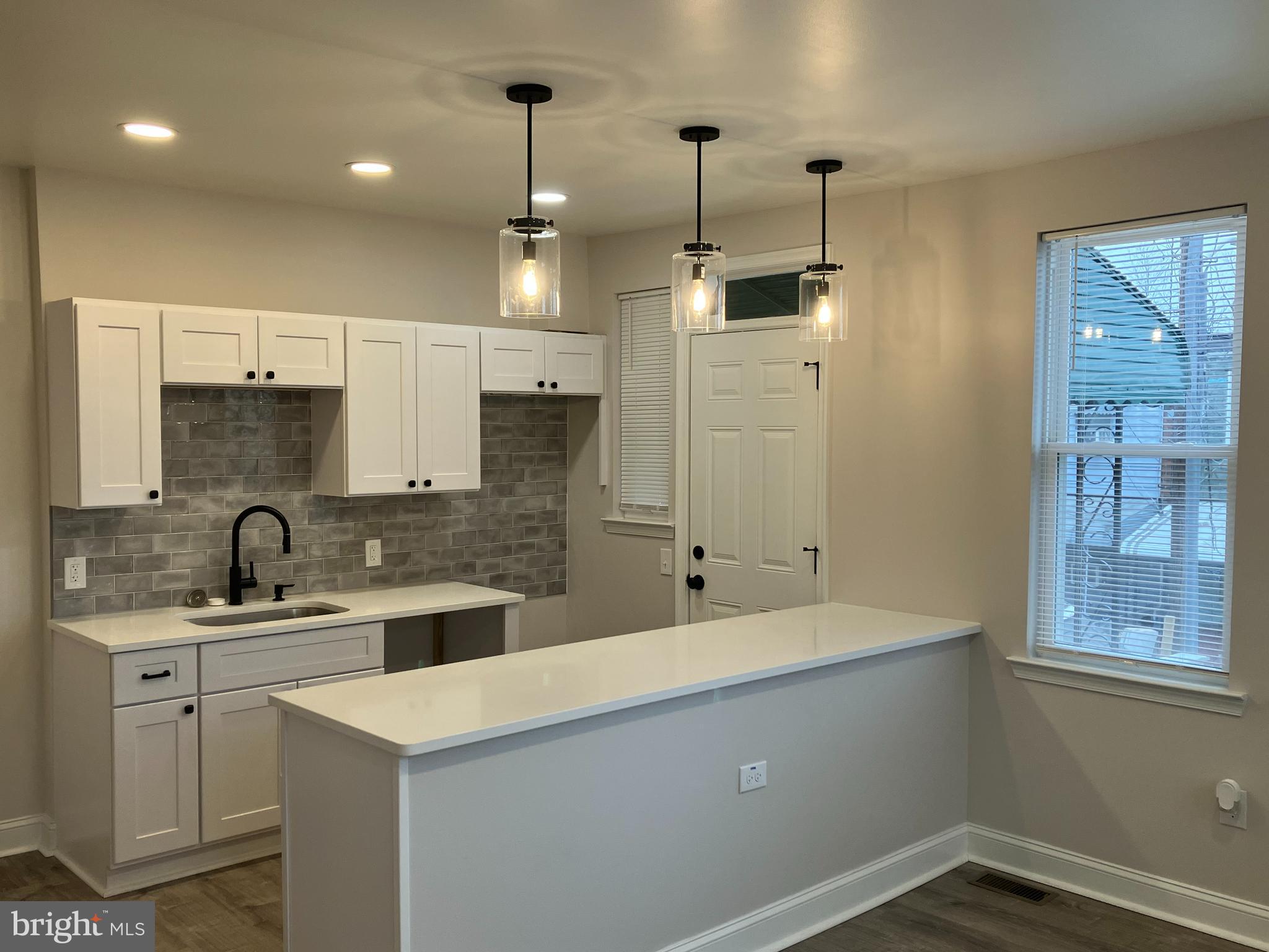 FOUR BY FOUR - Residential