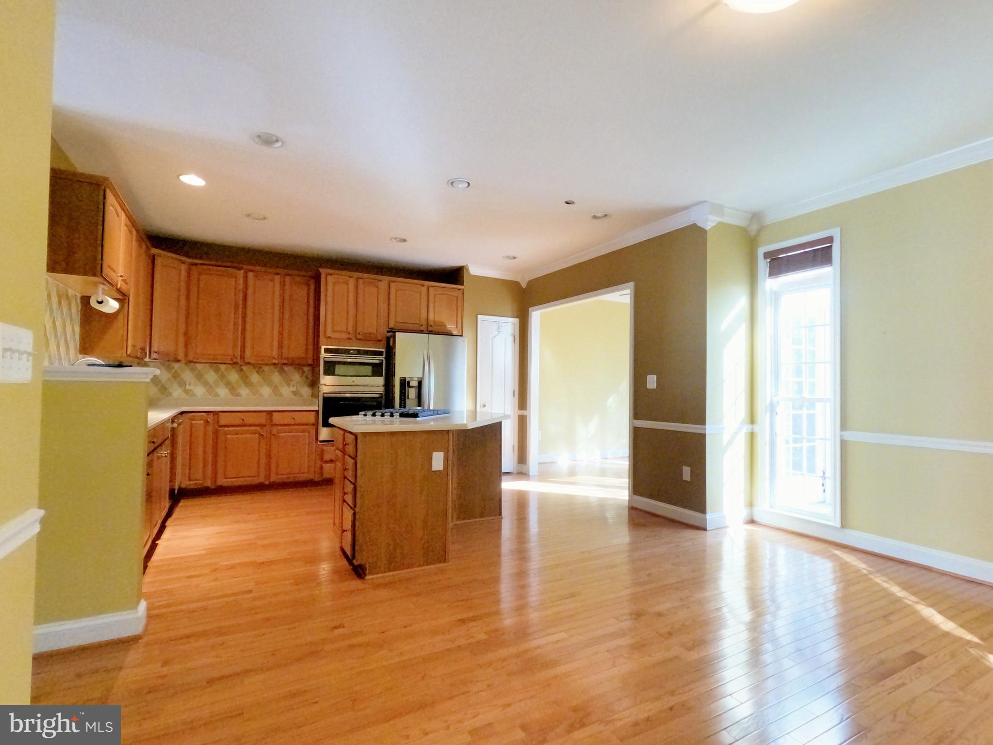 FAIRFAX CENTER LANDBAY - Residential Lease