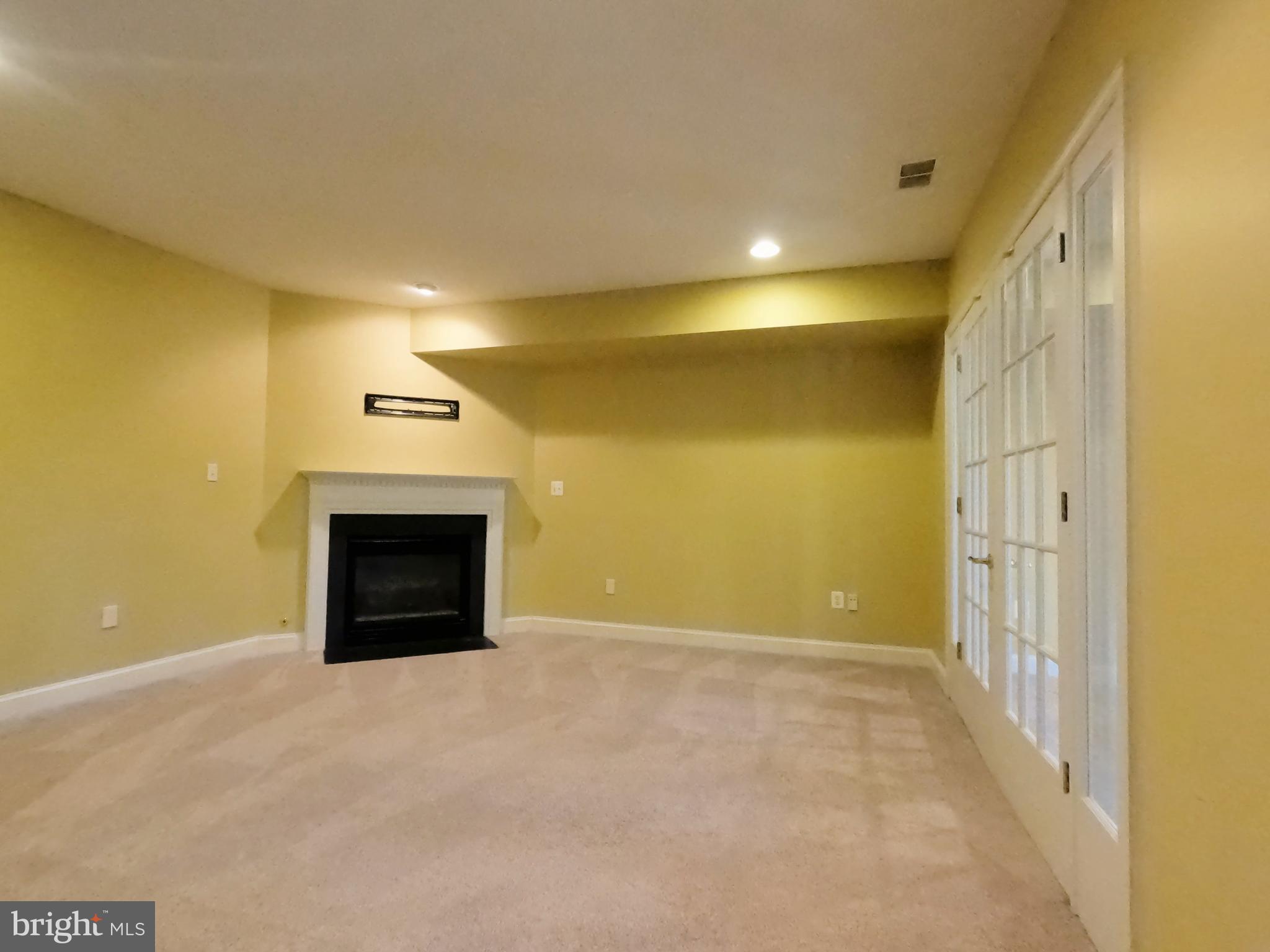 FAIRFAX CENTER LANDBAY - Residential Lease