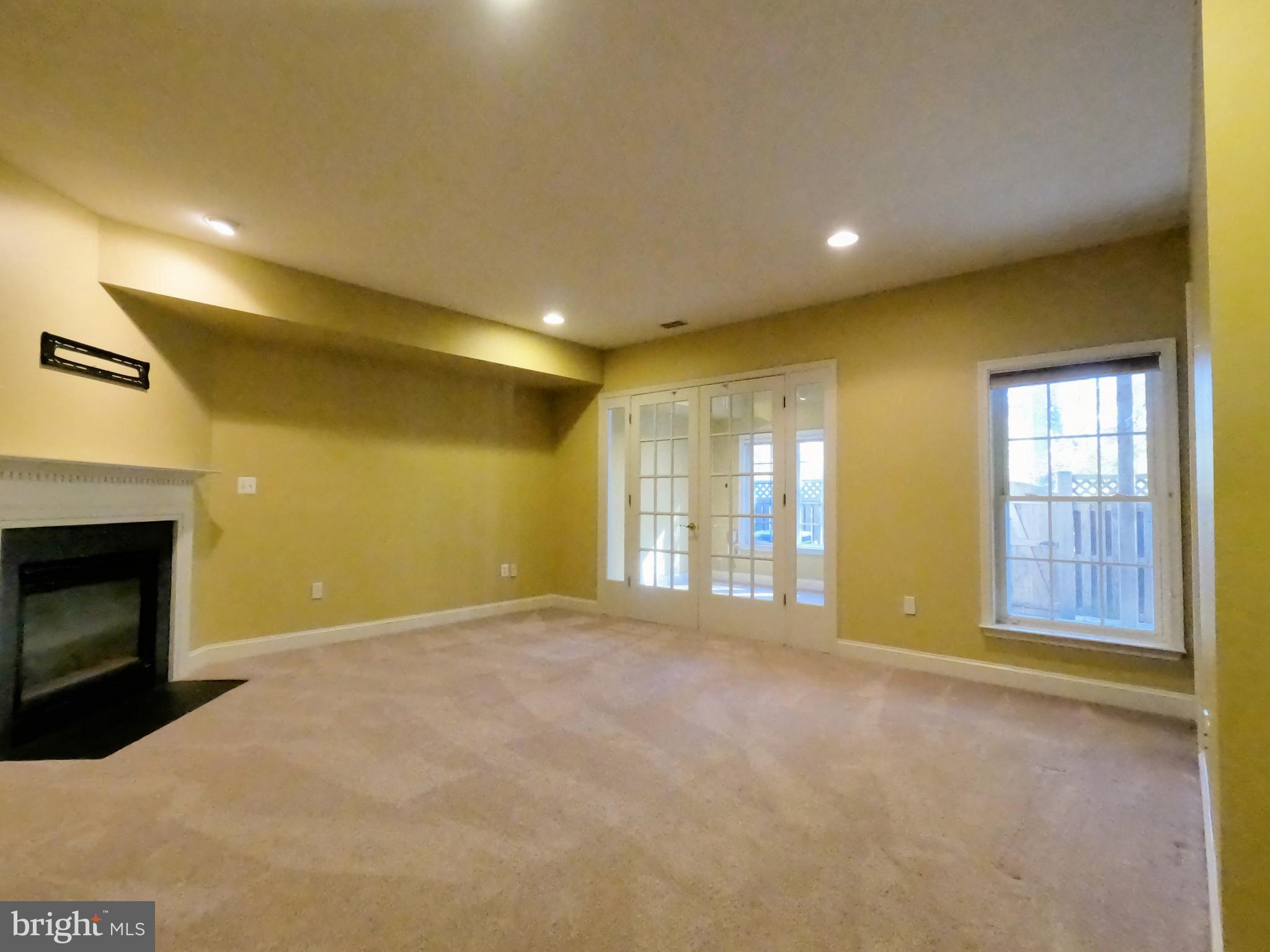 FAIRFAX CENTER LANDBAY - Residential Lease