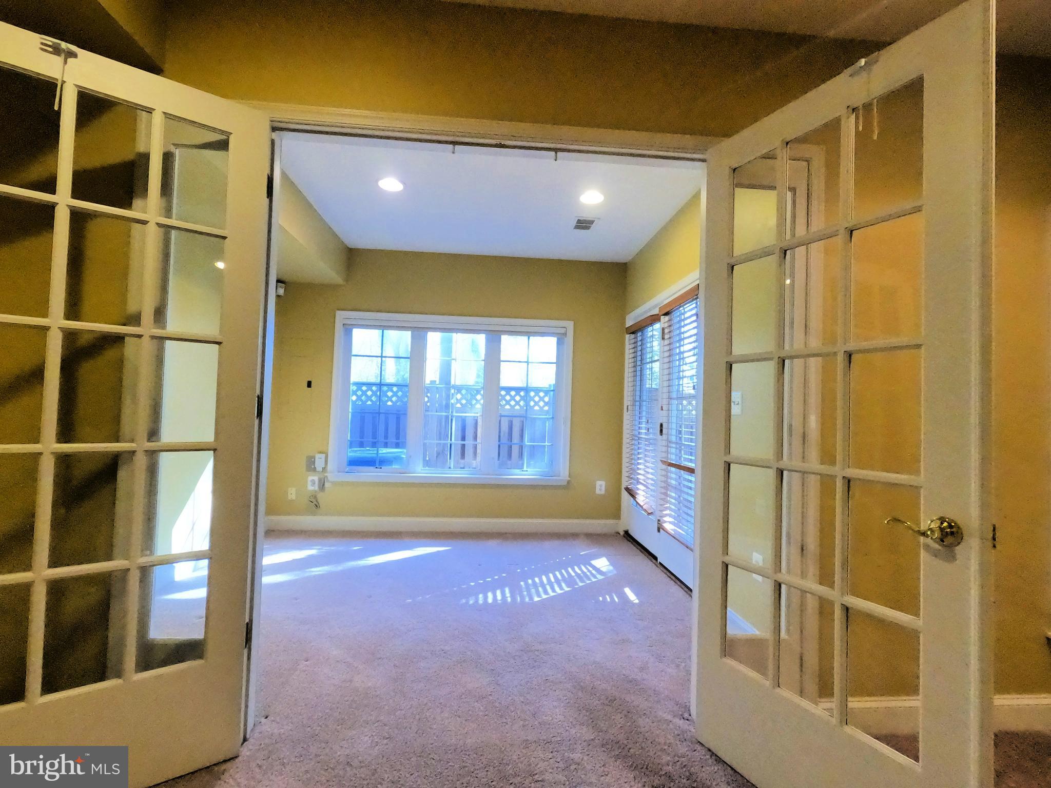 FAIRFAX CENTER LANDBAY - Residential Lease