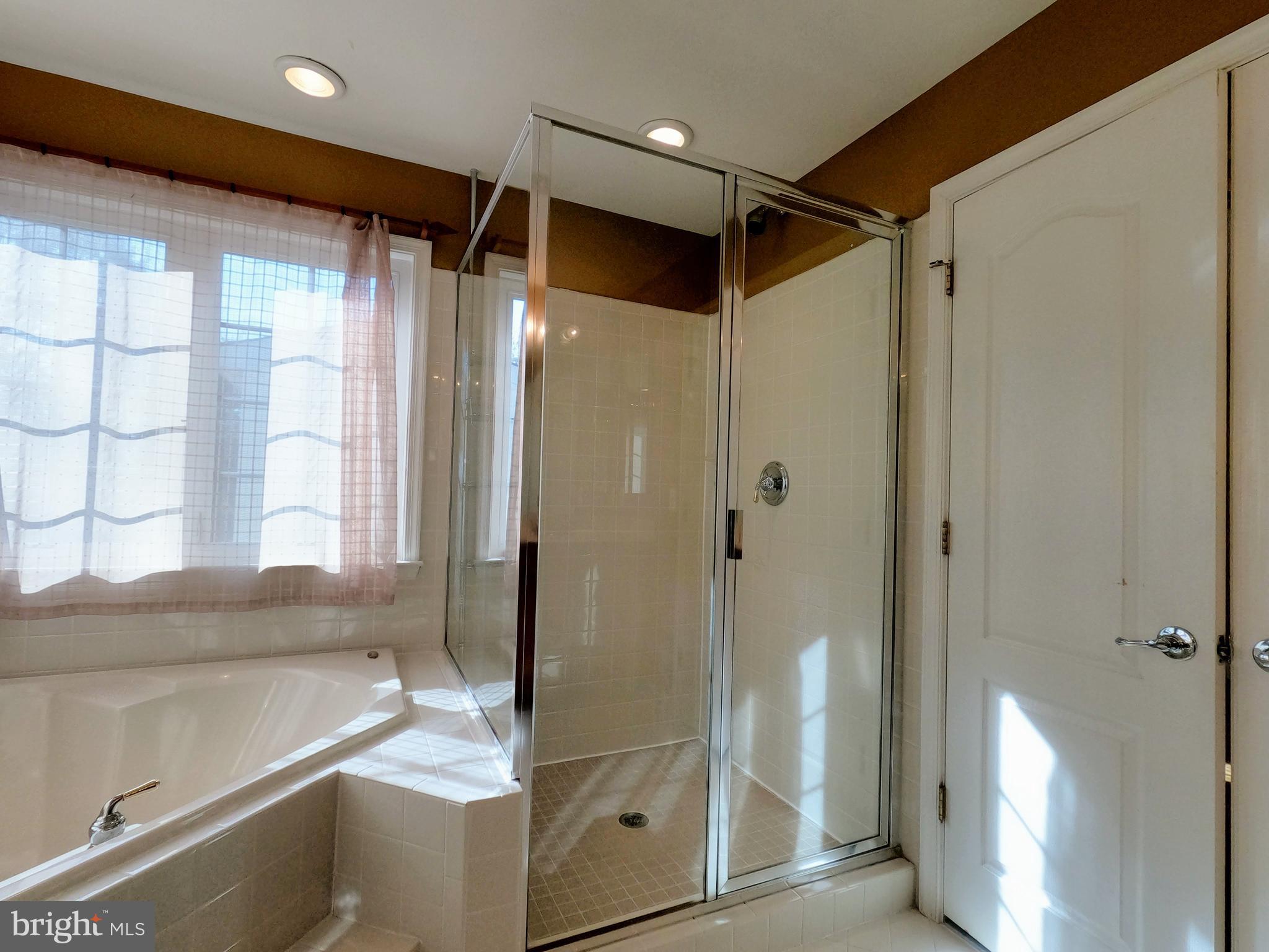 FAIRFAX CENTER LANDBAY - Residential Lease