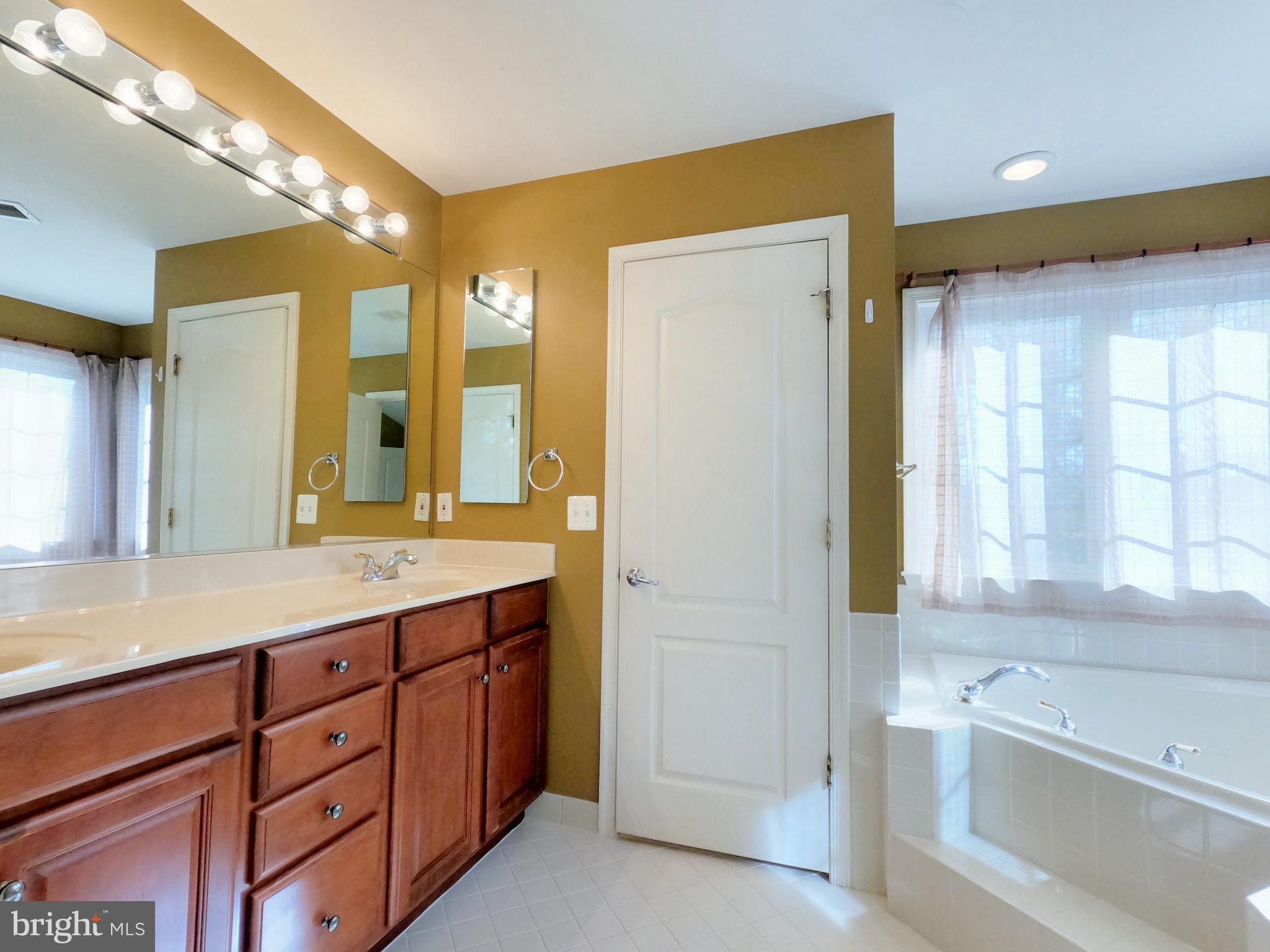 FAIRFAX CENTER LANDBAY - Residential Lease