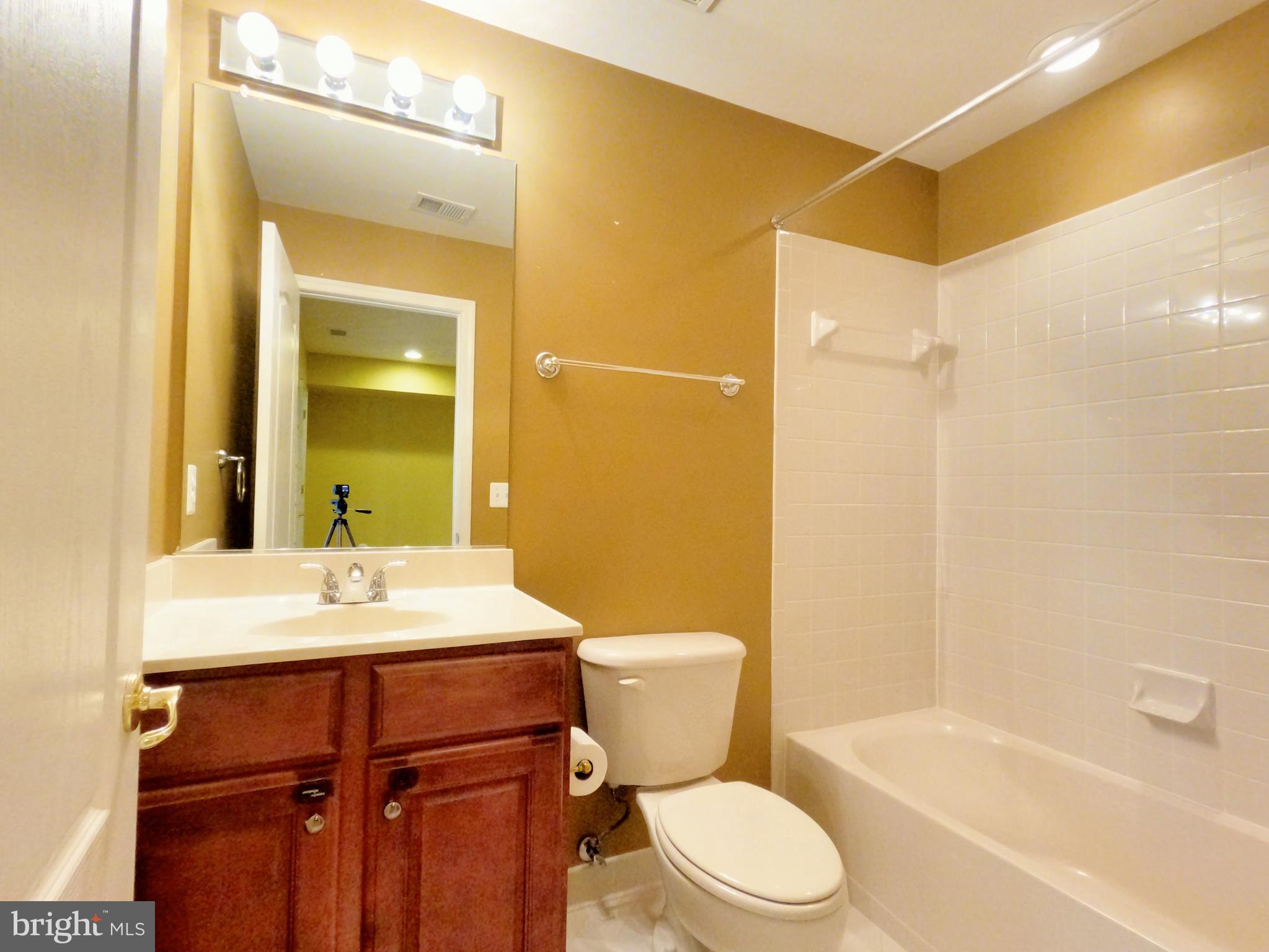 FAIRFAX CENTER LANDBAY - Residential Lease