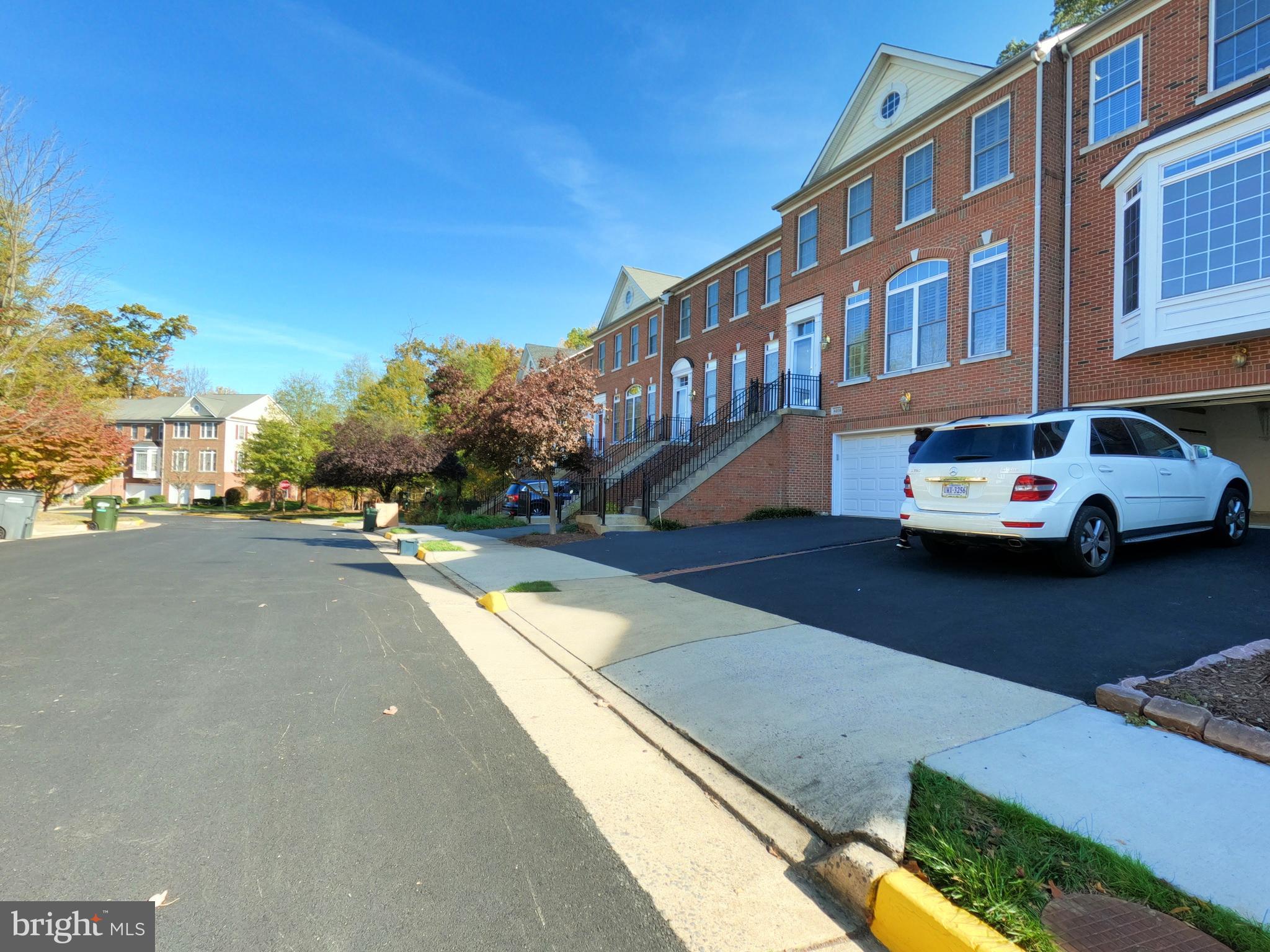 FAIRFAX CENTER LANDBAY - Residential Lease