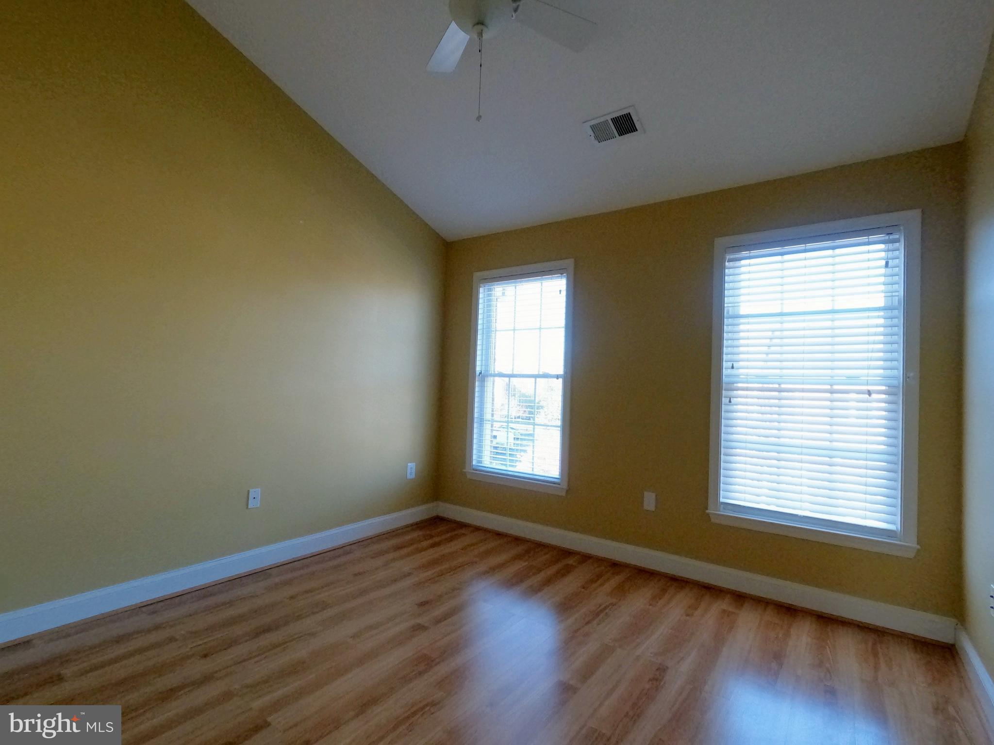 FAIRFAX CENTER LANDBAY - Residential Lease