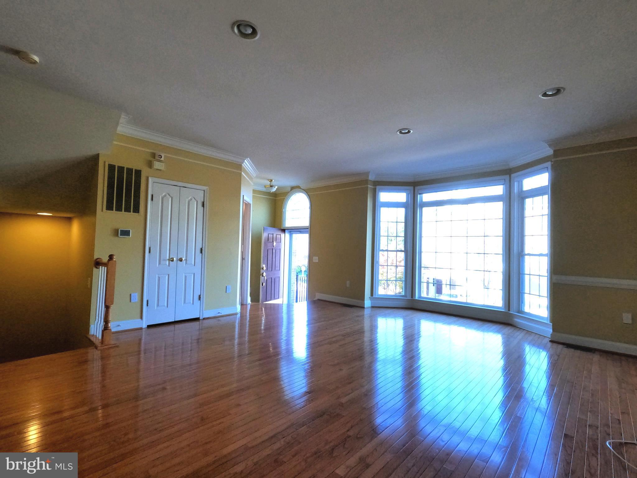 FAIRFAX CENTER LANDBAY - Residential Lease