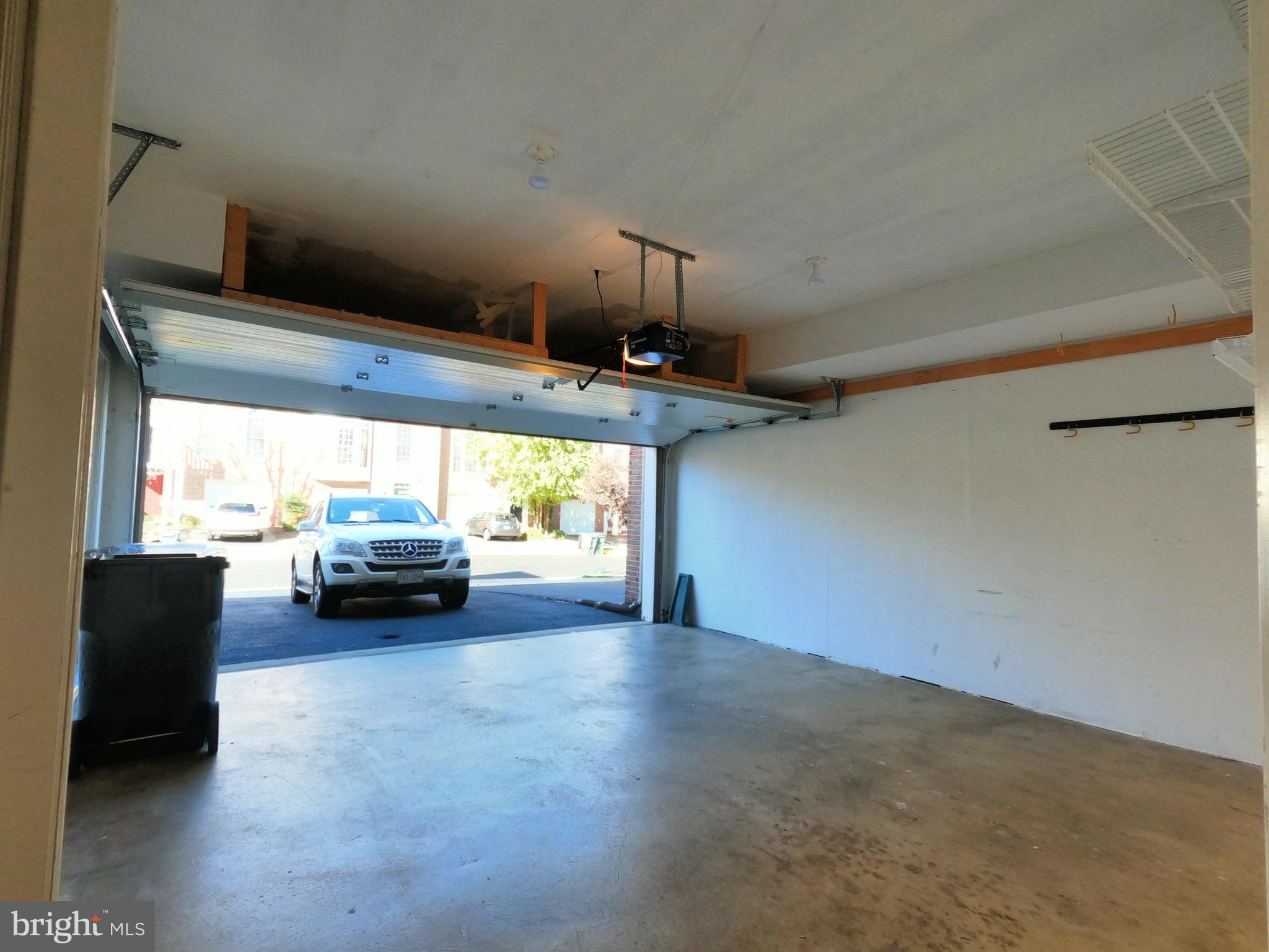 FAIRFAX CENTER LANDBAY - Residential Lease