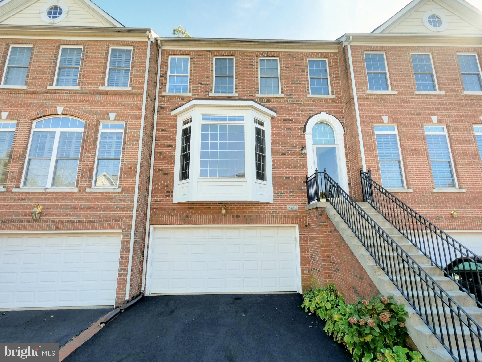 FAIRFAX CENTER LANDBAY - Residential Lease