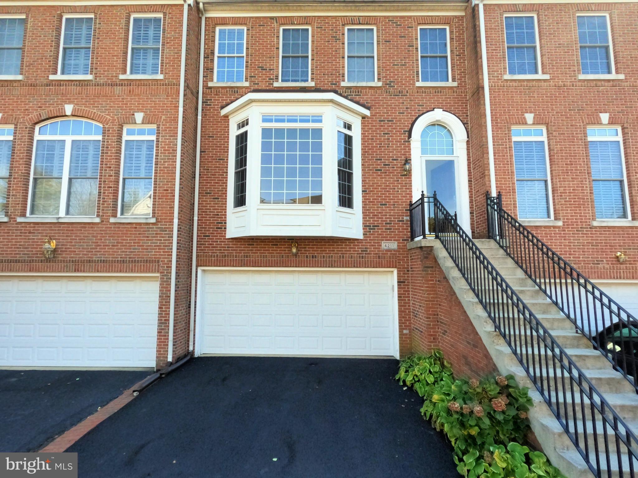 FAIRFAX CENTER LANDBAY - Residential Lease