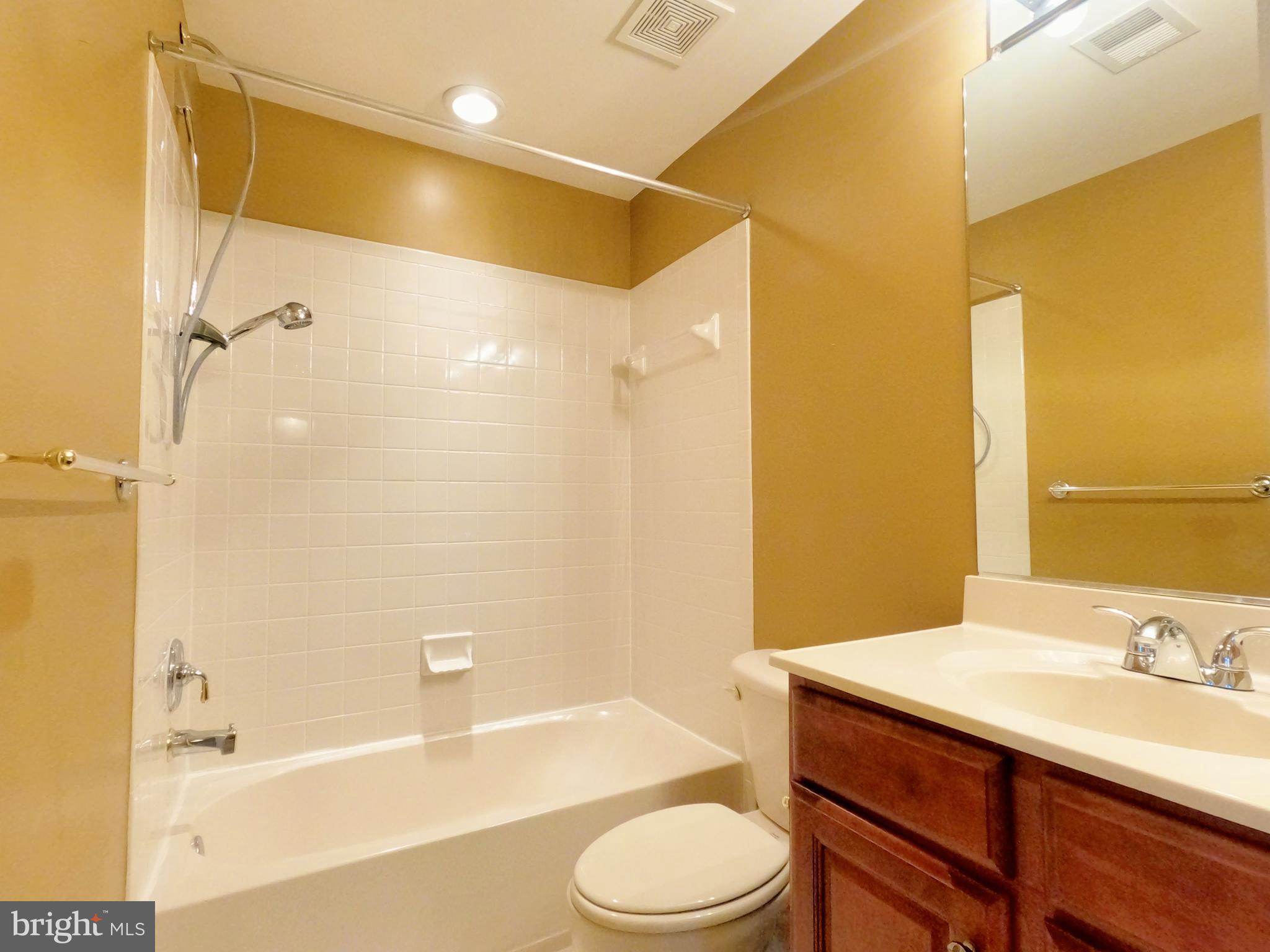 FAIRFAX CENTER LANDBAY - Residential Lease